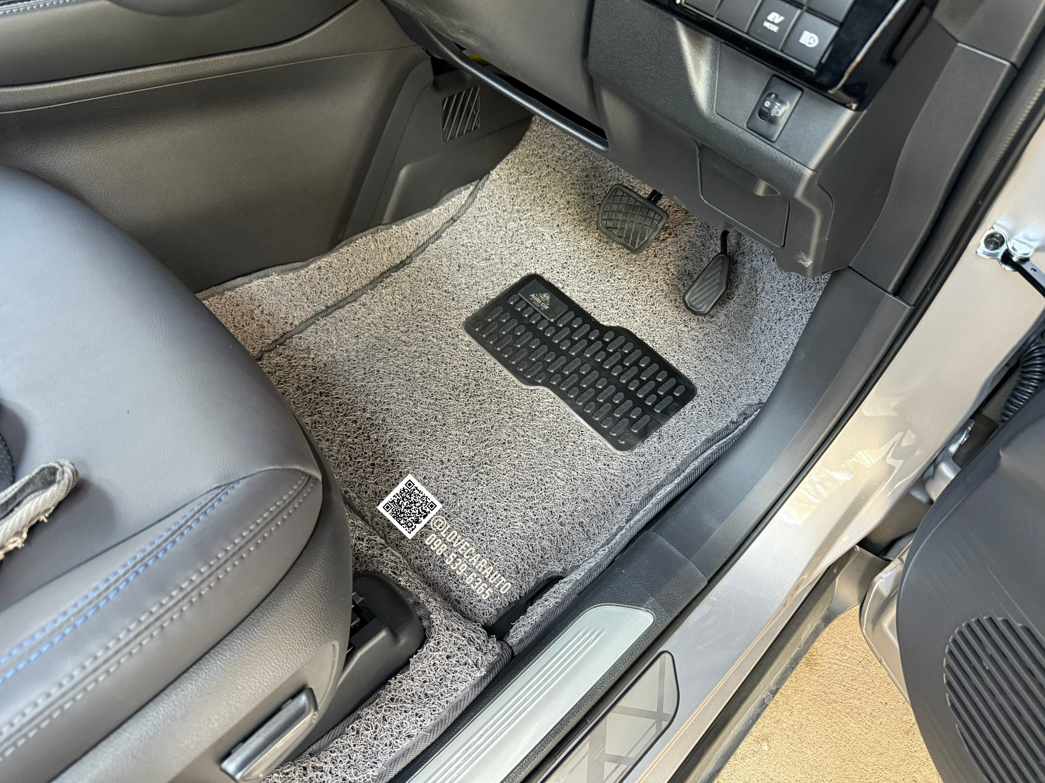 พรมปูพื้นรถยนต์ toyota yaris cross พรมดักฝุ่นสีเทา