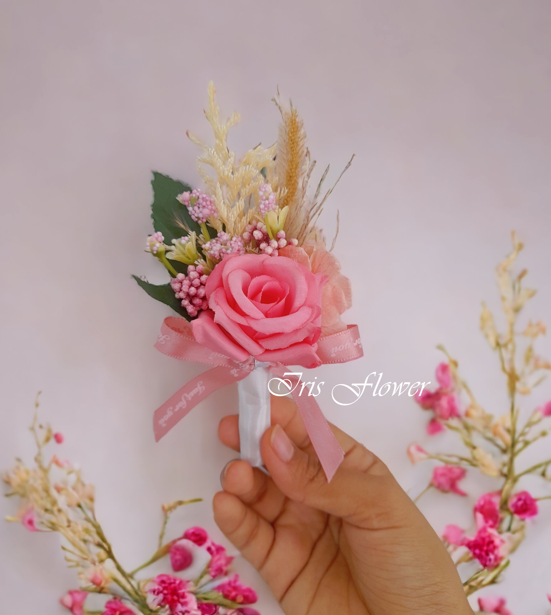 เข็มกลัดดอกไม้ สีชมพู (ดอกไม้ประดิษฐ์)