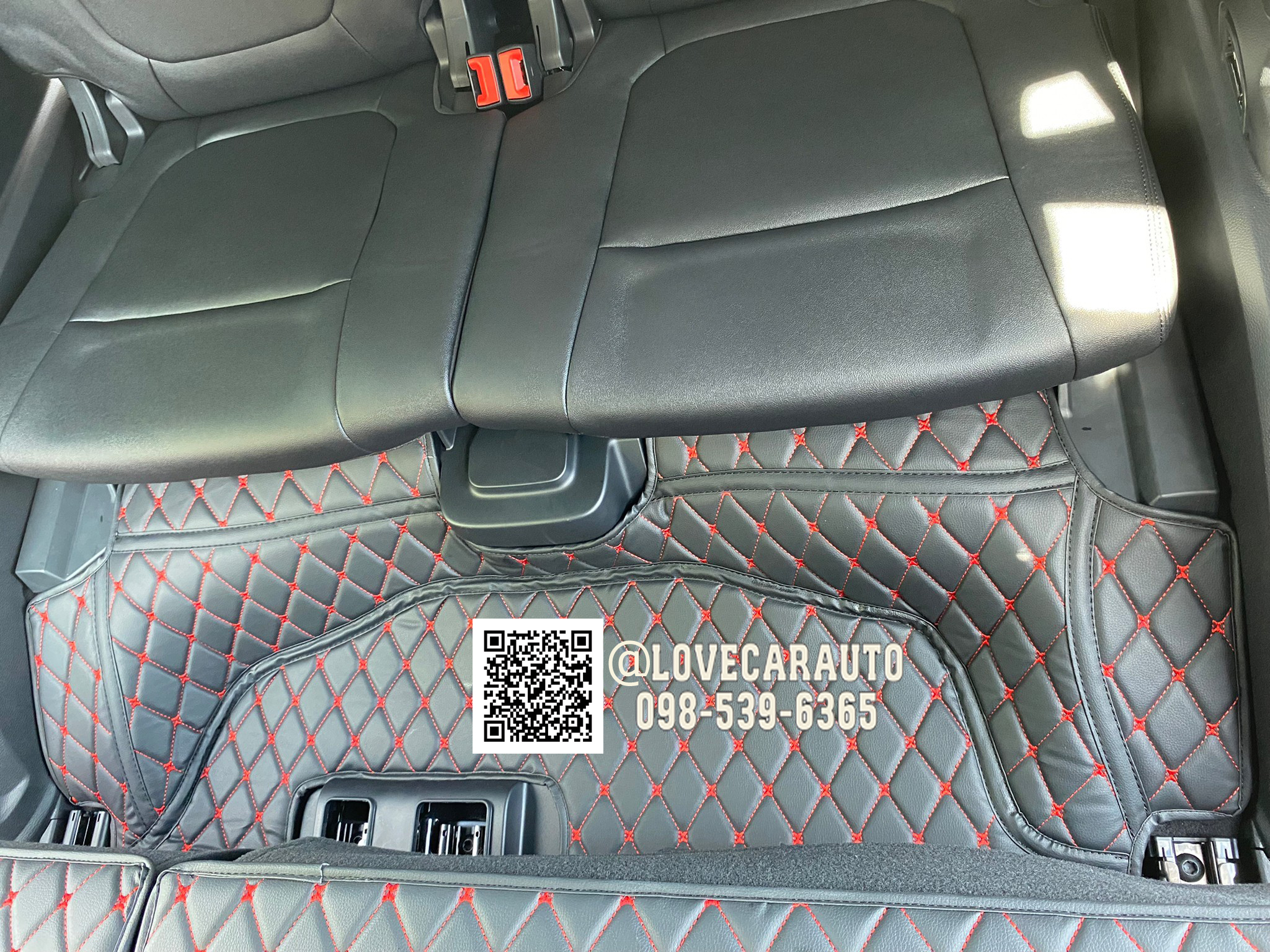 พรมปูพื้นรถยนต์ พรม7D Ford Everest Titanium 2022 สีดำด้ายแดง +ไวนิลเทา