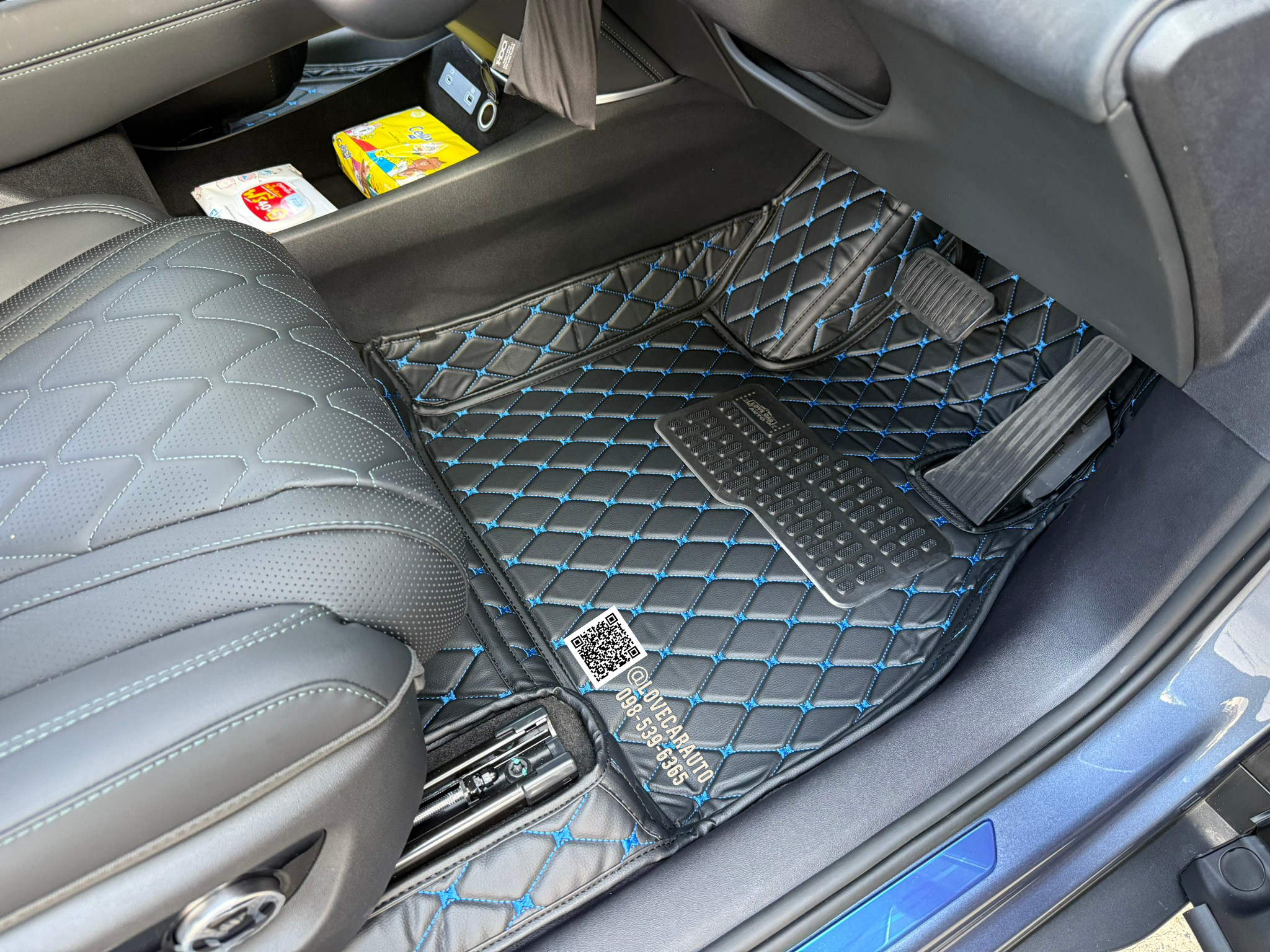 พรมปูพื้นรถยนต์ 6D BYD Sealion 7 สีดำด้ายน้ำเงิน