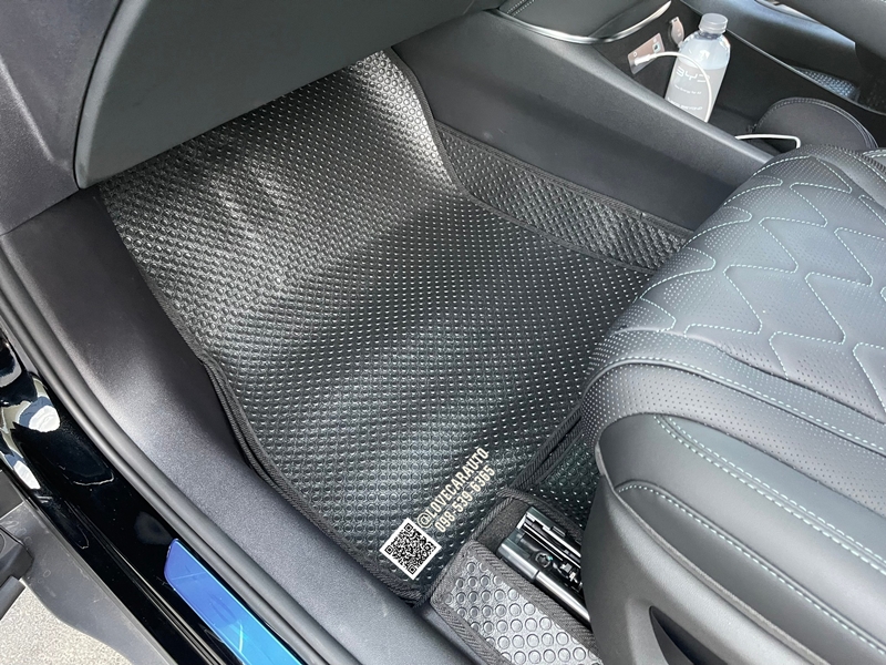 พรมปูพื้นรถยนต์ Byd Sealion 7 ผ้ายาง PVC กระดุมเล็กสีดำ