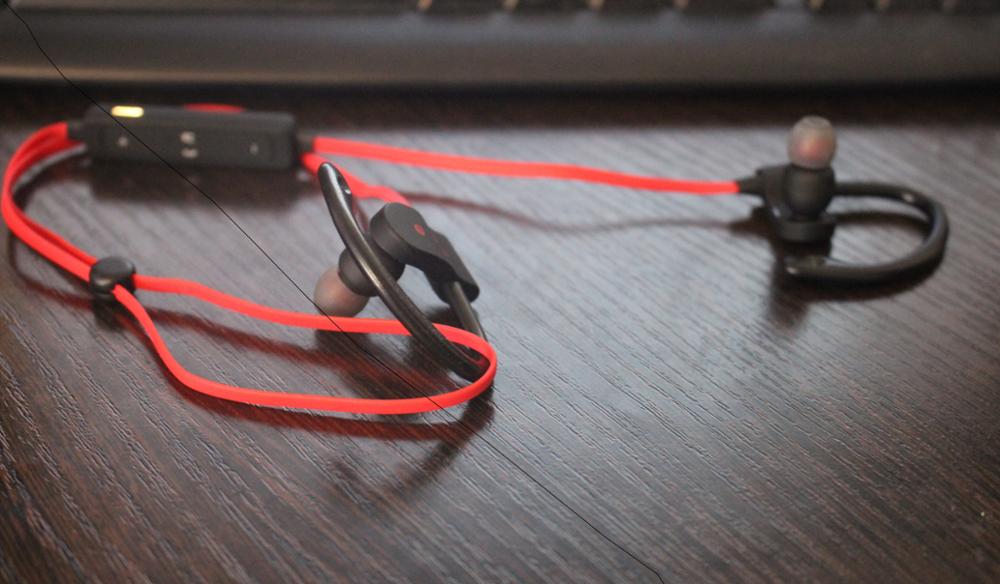 LEORY หูฟังบลูทูธ Sport Bluetooth Headphone (Red)