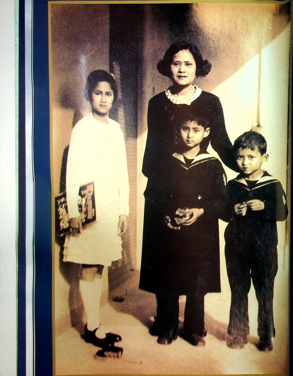 ที่ระลึกพิธีเปิดพระราชานสาวรีย์ สมเด็จพระมหิตลาธิเบศร อดุลยเดชวิกรม พระบรมราชชนก และ สมเด็จพระศรีนครินทราบรมราชชนนี ณ โรงพยาบาลลำปาง