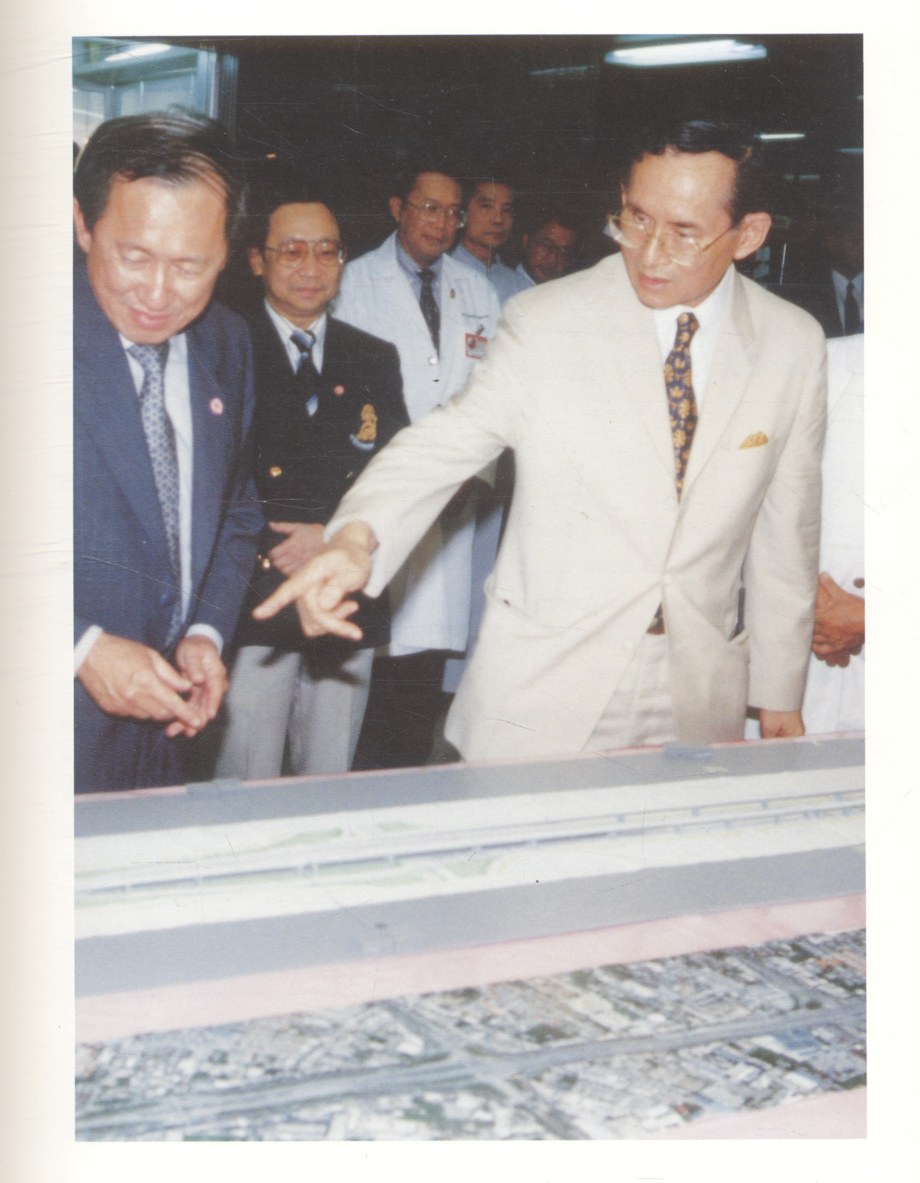 รายงานการศึกษาค้นคว้า ความเป็นครูสถิตในหทัยราช (พิมพ์เนื่องในวโรกาส พระบาทสมเด็จพระเจ้าอยู่หัว ภูมิพลอดุลยเดช เสด็จเถลิงถวัลยราชสมบัติครบ 50 ปี)