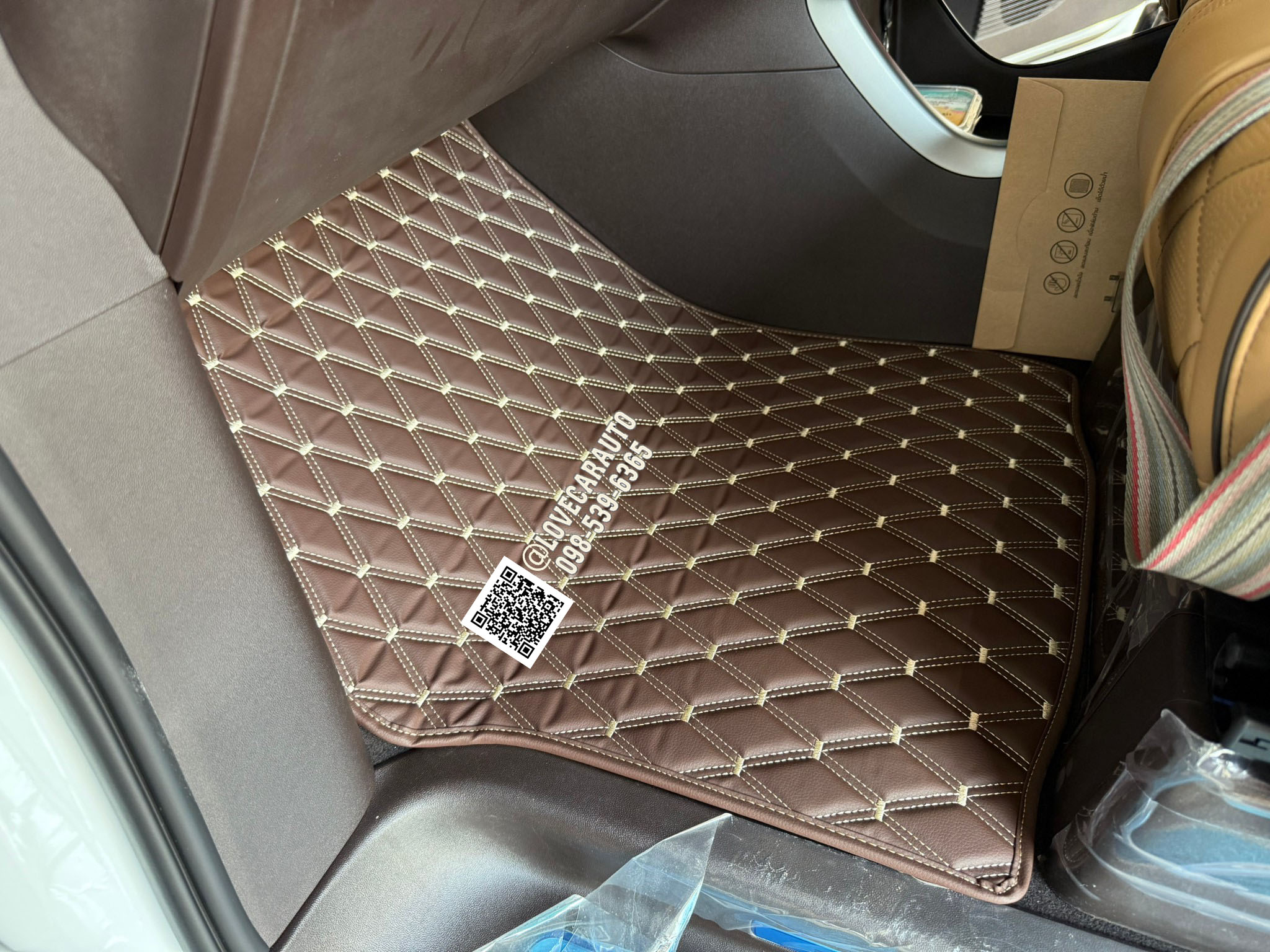 พรมรถตู้ Byd denza Vvip ด้ายคู่ สีกาแฟ