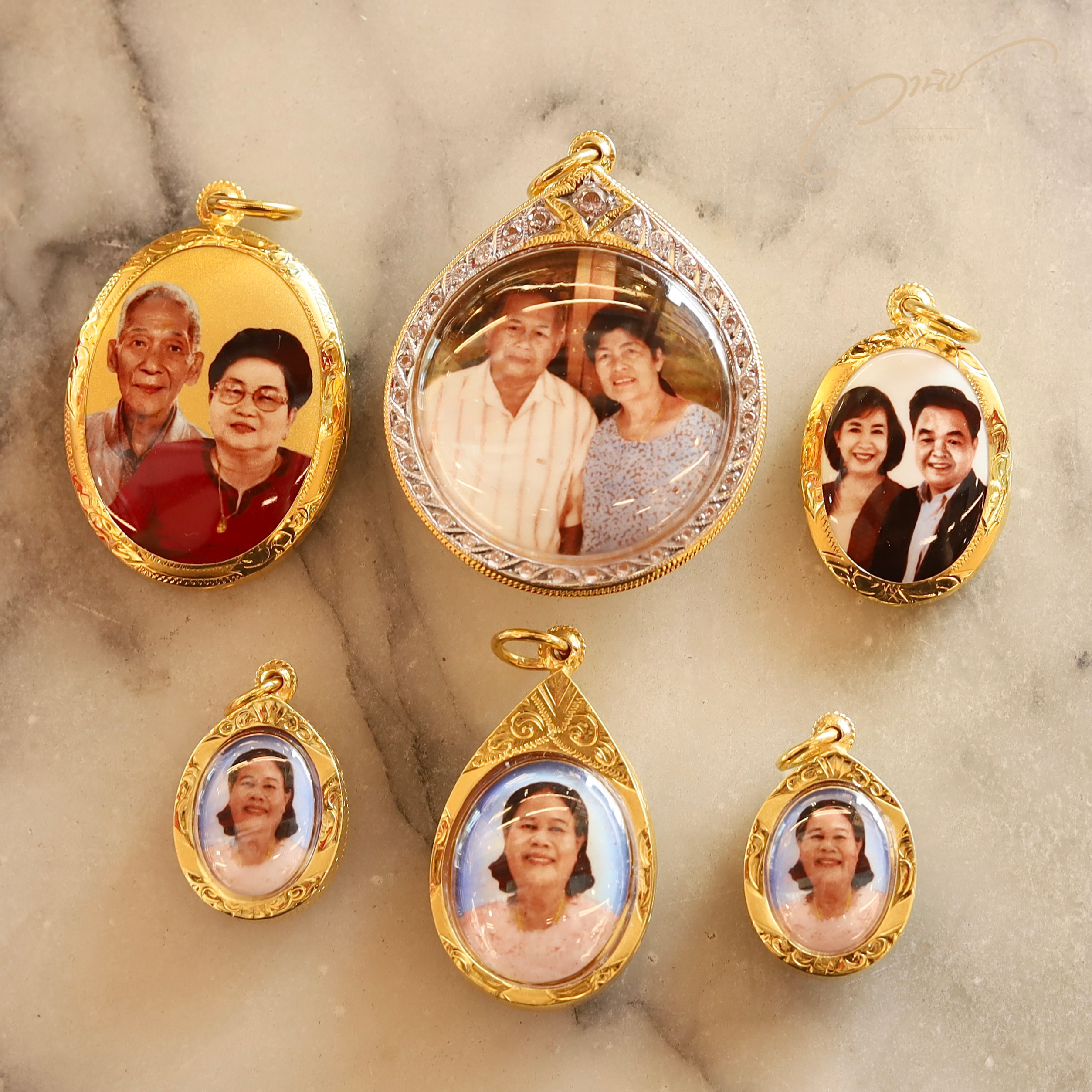 ล็อกเก็ตรูปภาพ ล็อกเก็ตพ่อแม่ ล็อกเก็ตบรรพบุรุษ เลี่ยมกรอบทองคำแท้ By WANICH