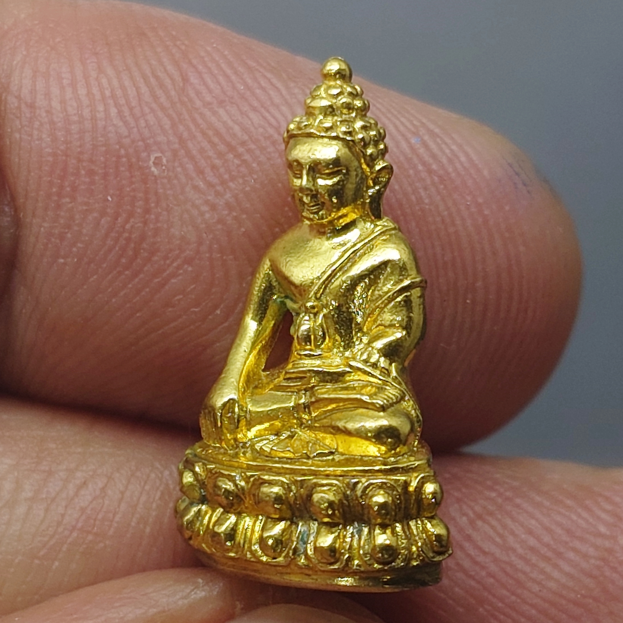 พระกริ่งญาณวเรศ (กริ่งปวเรศน้อย) ฐานบรรจุพระเกศาและจีวร เนื้อทองฝาบาตร พิมพ์เล็ก สมเด็จพระญาณสังวรฯ ทรงเจริญพรรษา 100 ปี วัดบวรนิเวศวิหาร ปี2556 พร้อมใบรับรอง