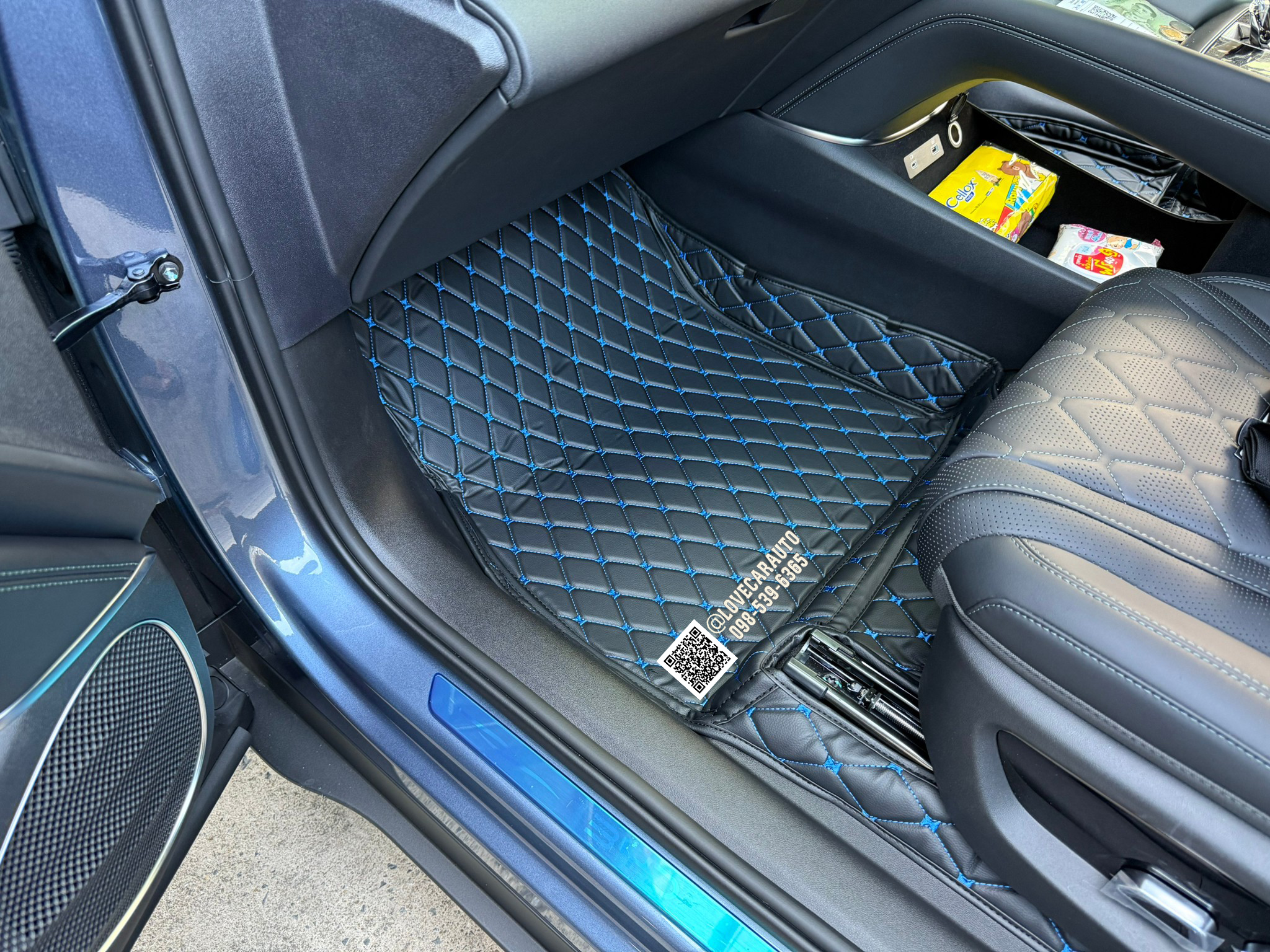 พรมปูพื้นรถยนต์ 6D BYD Sealion 7 สีดำด้ายน้ำเงิน