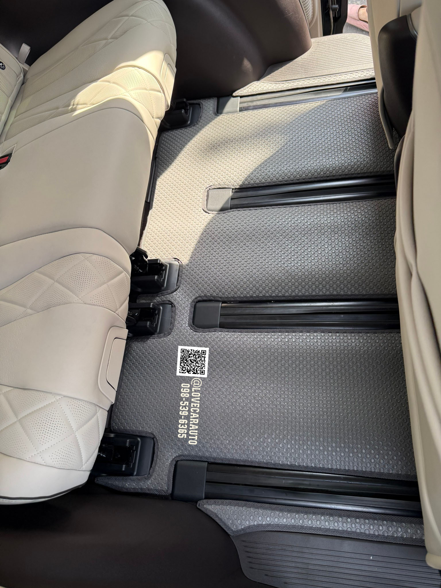 พรมปูพื้นรถยนต์ BYD Denza D9 กระดุมเล็ก pvc สีเทา