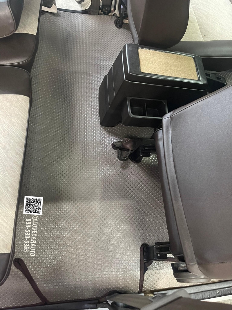 พรมปูพื้นรถยนต์ Toyota Land Cruiser FJ60 1983 กระดุมเล็กสีน้ำตาล