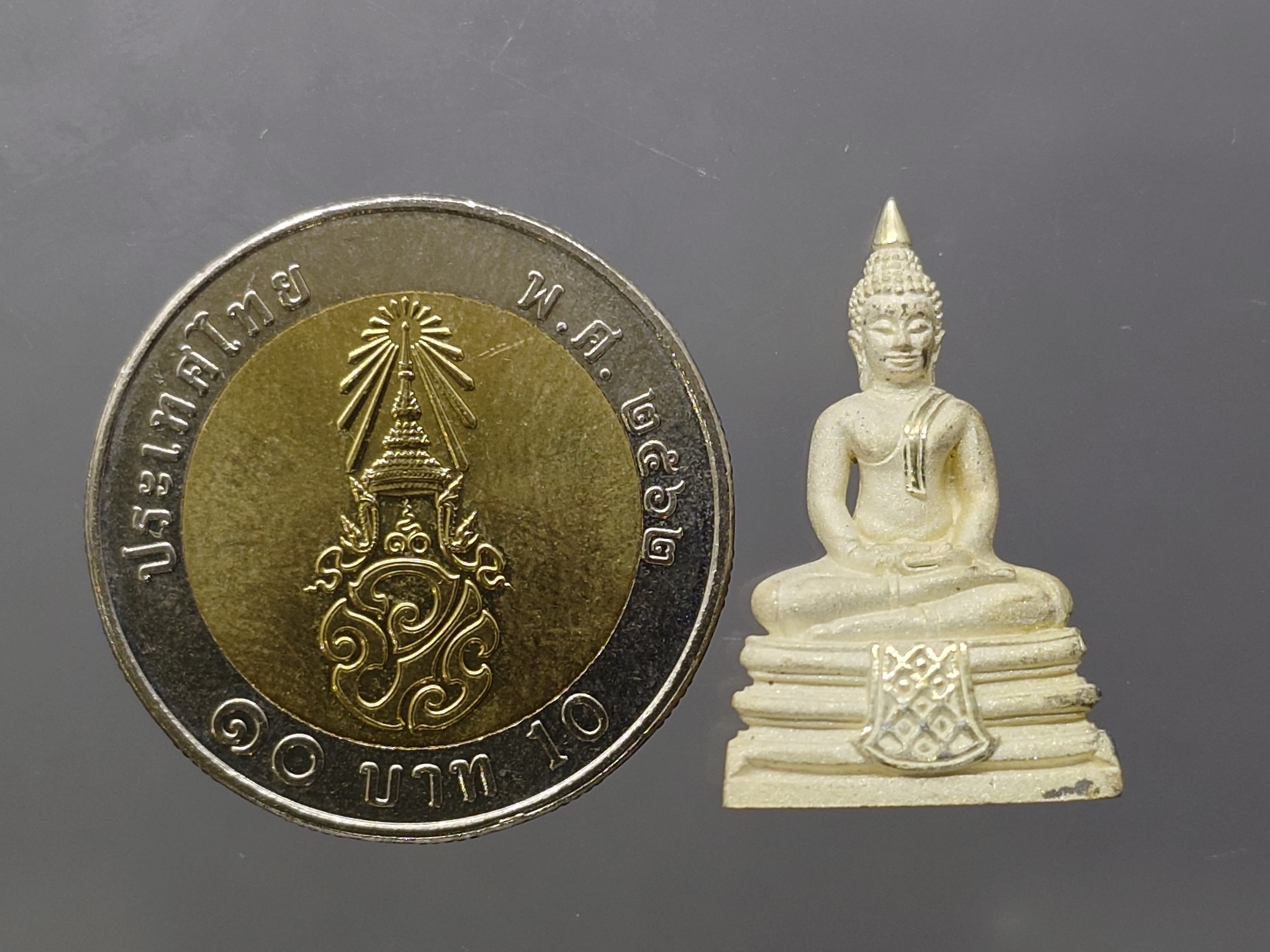 หลวงพ่อโสธร เนื้อเงิน รุ่นลูกหลวงพ่อ พิธีพุทธาภิเษกใหญ่ 5 วัน 5 คืน ณ พระอุโบสถวัดโสธรวรารามวรวิหาร ปี2546 พร้อมกล่องเดิม