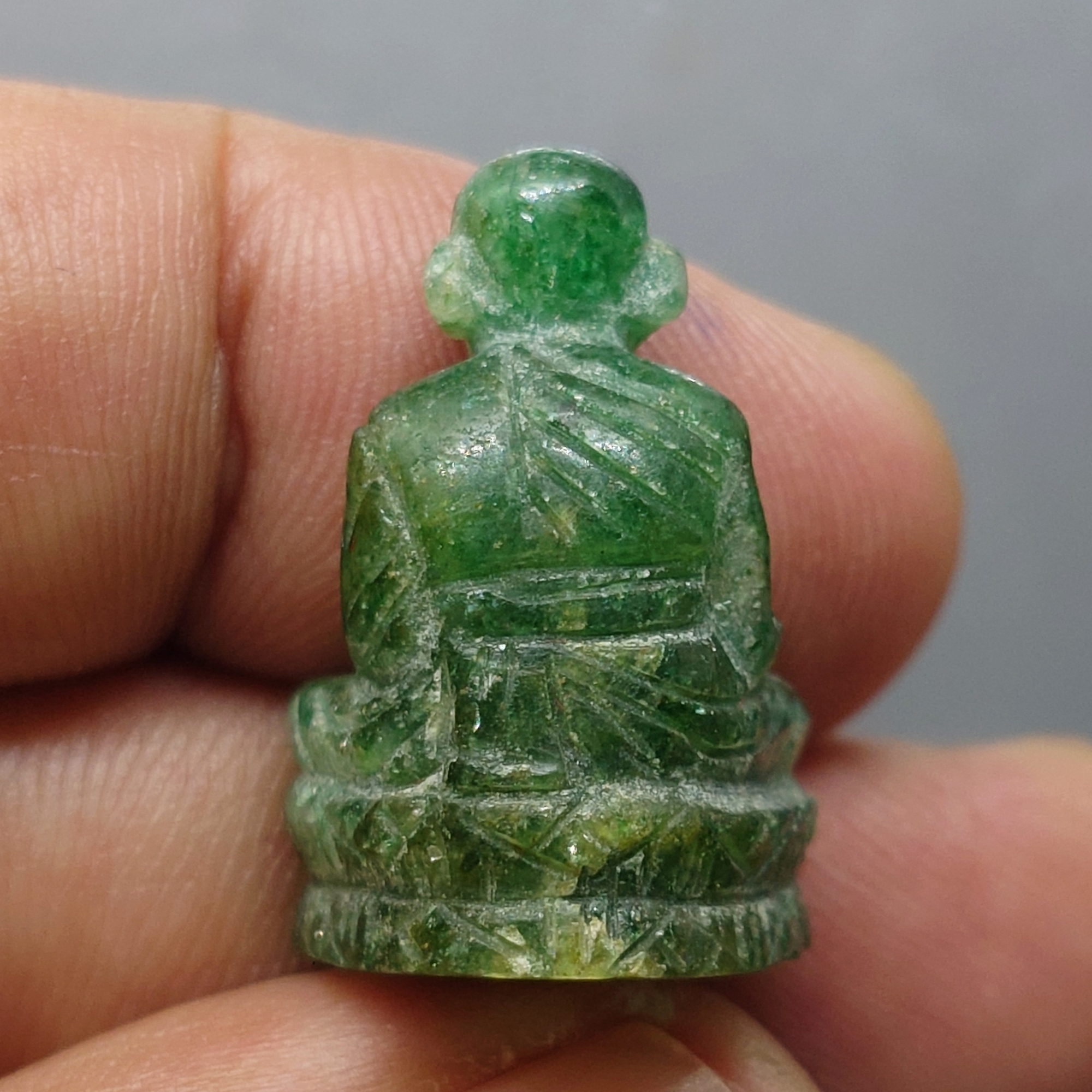 หลวงปู่ทวดหยก ลอยองค์ ใต้ฐานฝังหมุดทองคำแท้ วัดพะโคะ จ. สงขลา ปี 2543 พร้อมกล่องเดิม จัดสร้างโดย สมาคมชาวเพชรบุรี