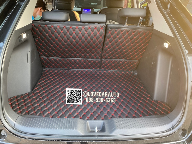 พรมปูพื้นรถยนต์ VVIP ด้ายคู่ Honda HRV 2023 สีดำด้ายแดง