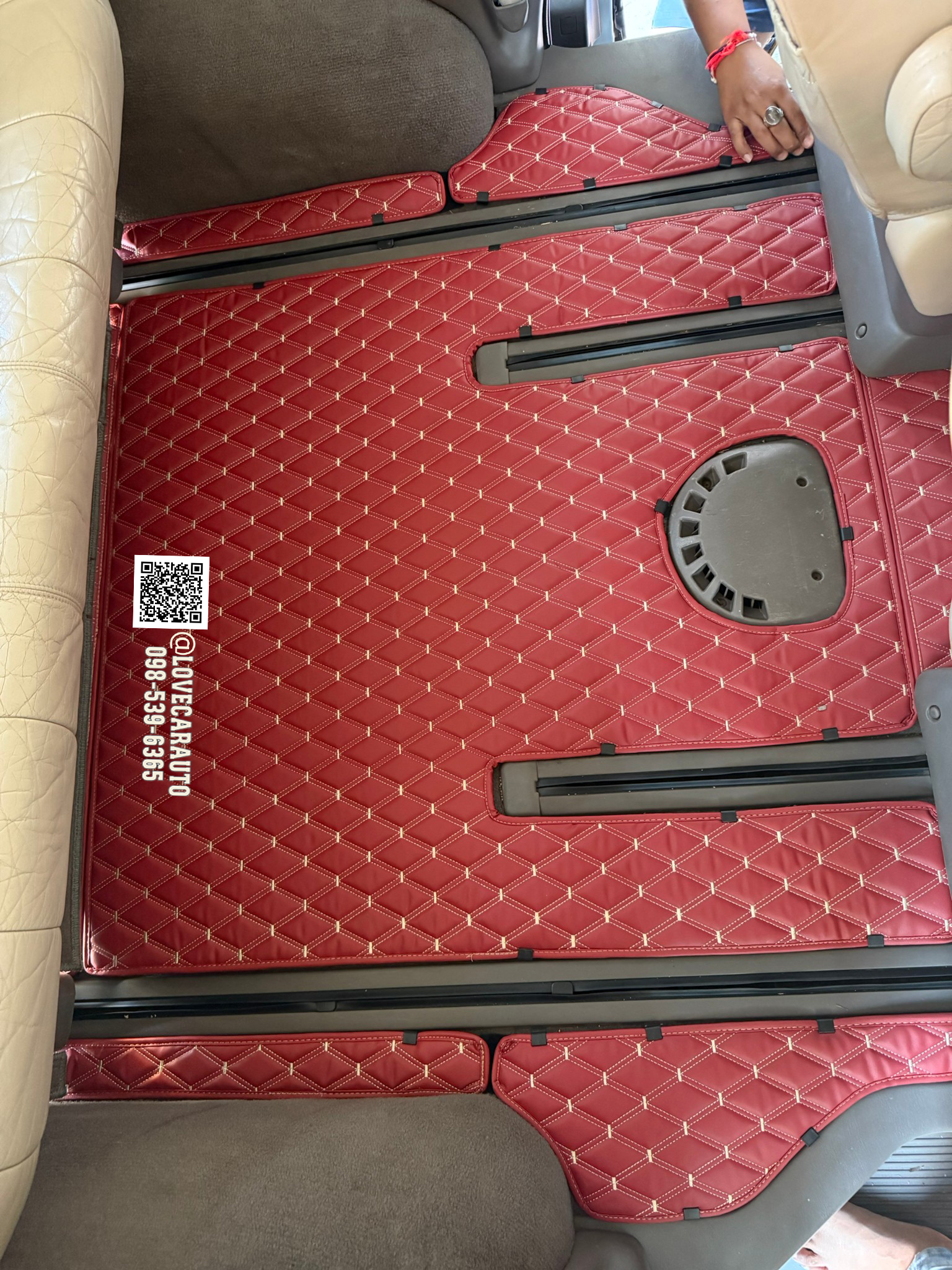 พรมปูพื้นรถตู้ 6D TOYOTA GRANVIA v6