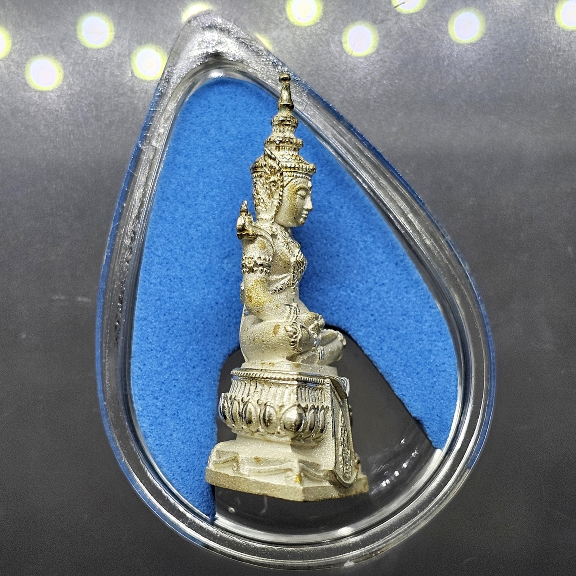 พระพุทธมหามณีรัตนปฏิมากร (พระแก้วมรกต) จำลอง ทรงเครื่องฤดูร้อน เนื้อเงิน ฉลองสิริราชสมบัติ ครบ 60 ปี ในหลวง รัชกาลที่9 พ.ศ.2550