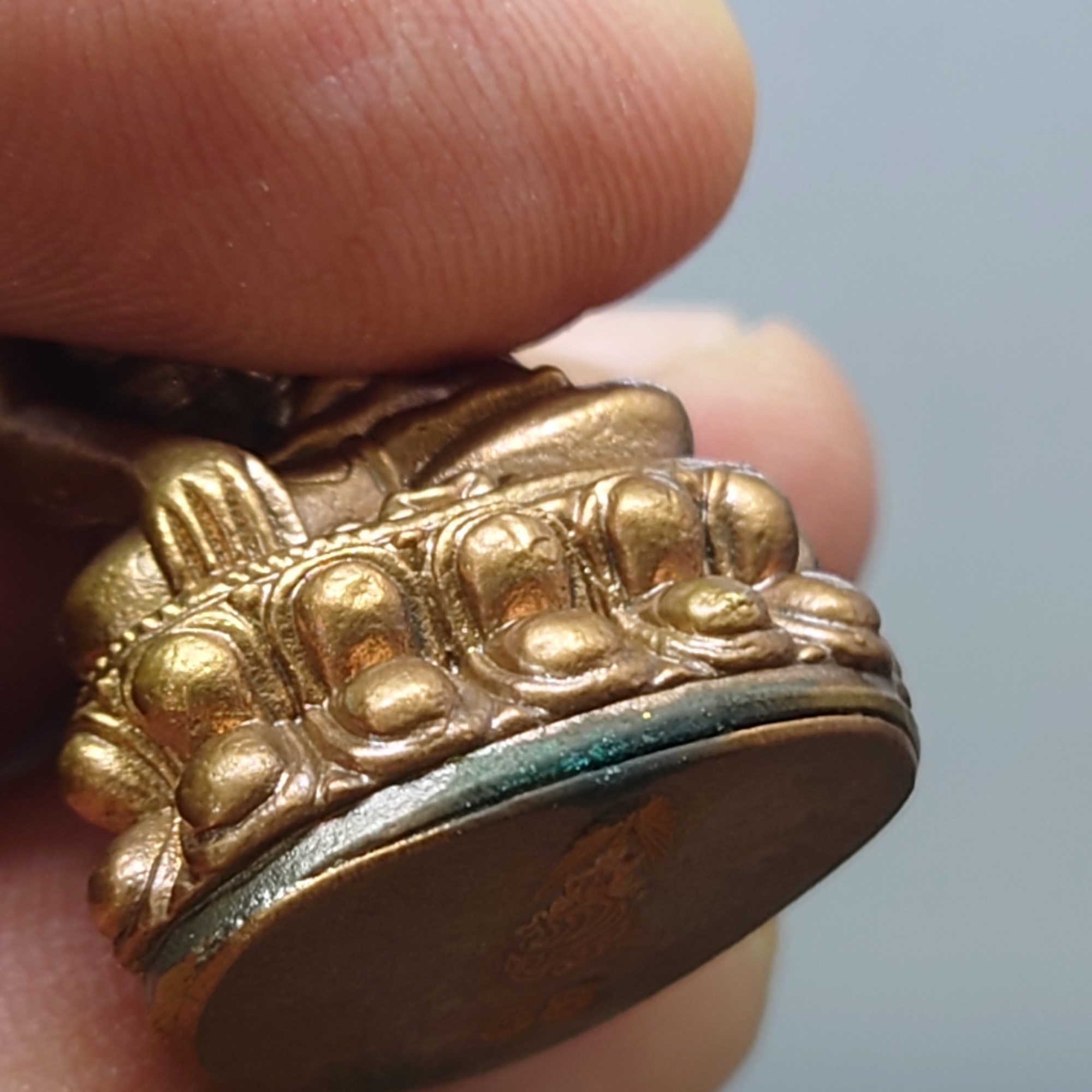 พระกริ่งพุทโธ ภปร เนื้อสัมฤทธิ์ ฐานทองแดง วัดบวรนิเวศวิหาร ปี2554 พร้อมกล่องเดิม