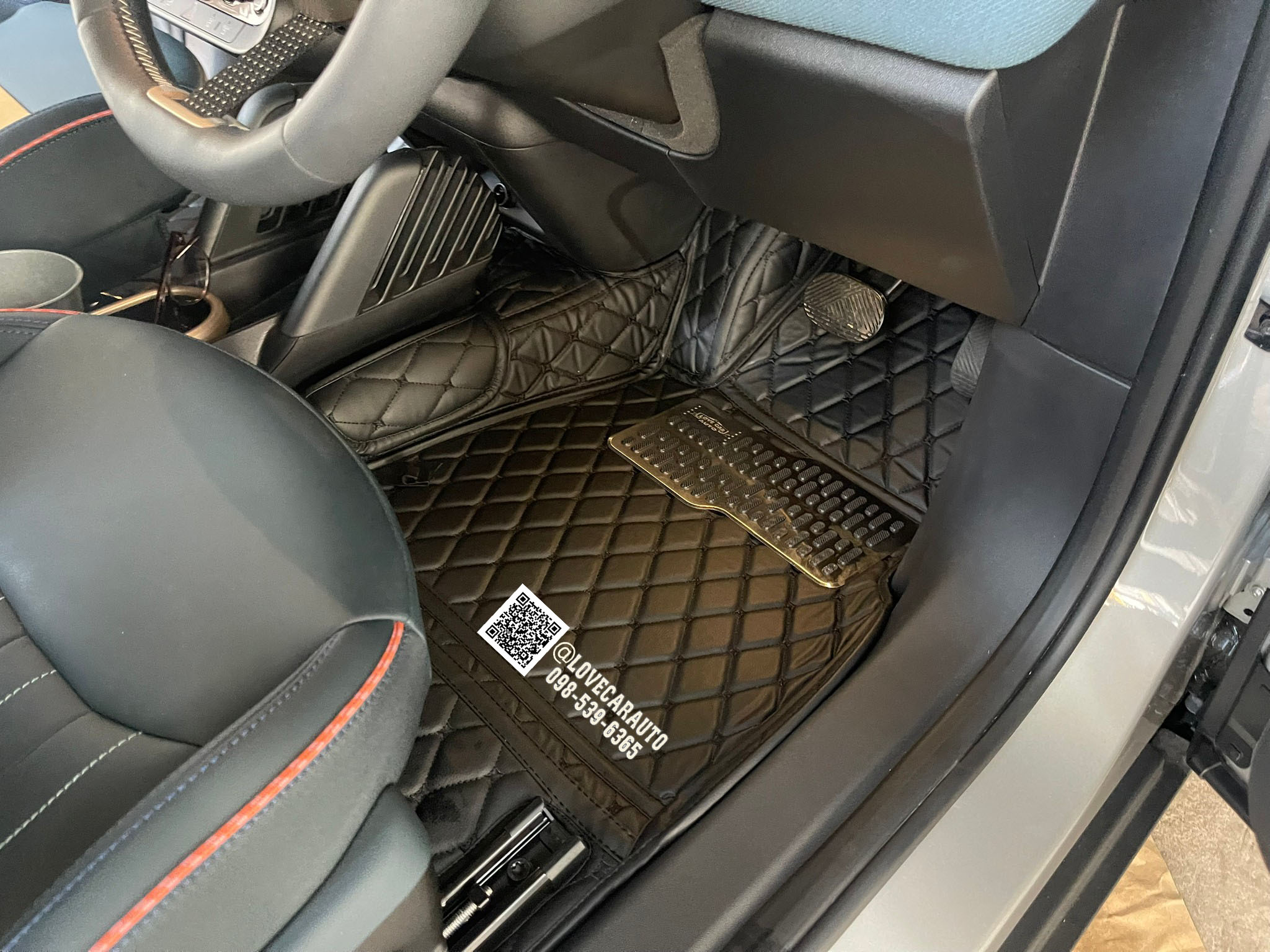 พรมปูพื้นรถยนต์ 6D mini aceman สีดำด้ายดำ