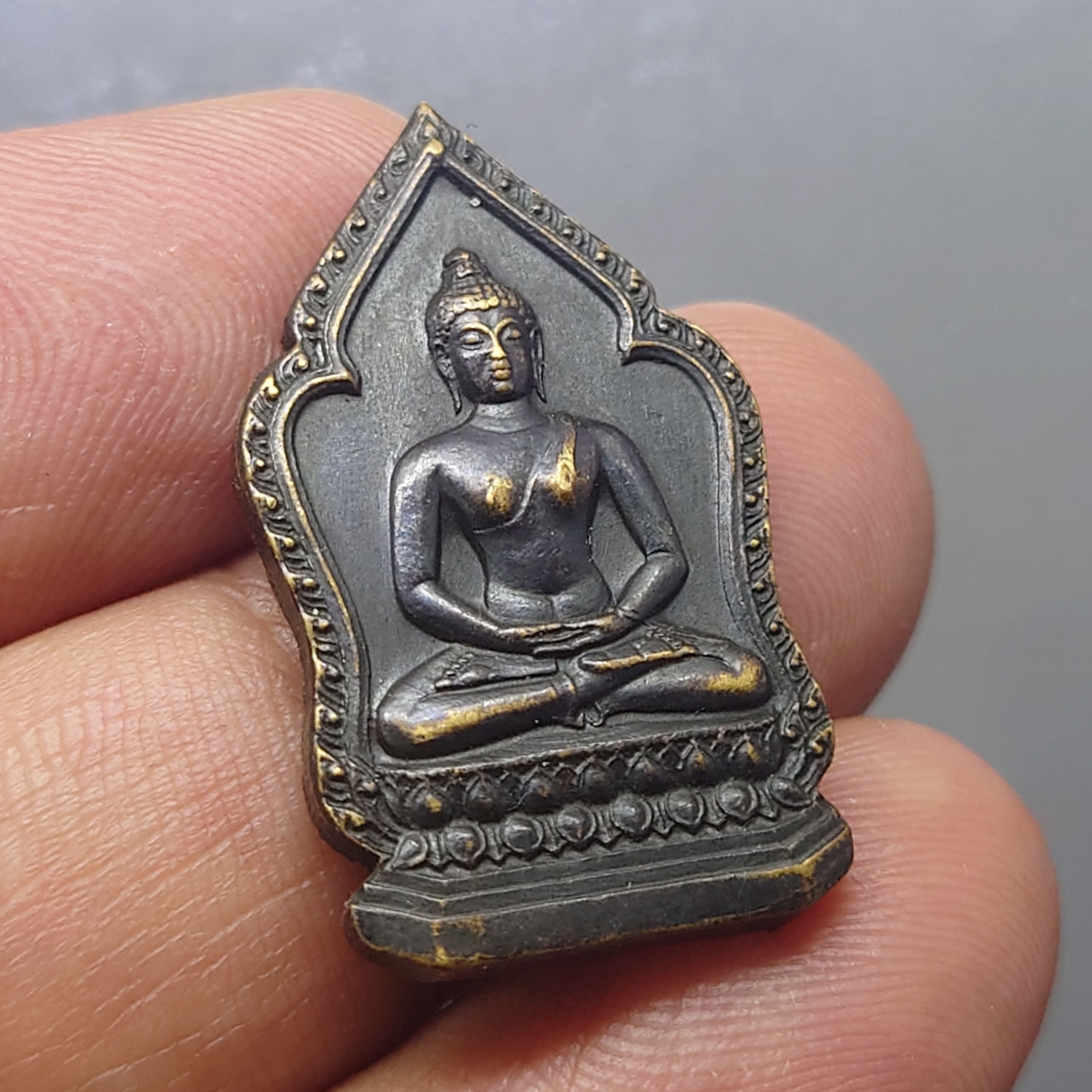 เหรียญพระพุทธปางสมาธิ หลังสิงห์คู่ และกงจักร จอมพลประภาส จารุเสถียรประธานกรรมการจัดสร้าง ปี ๒๕๑๐