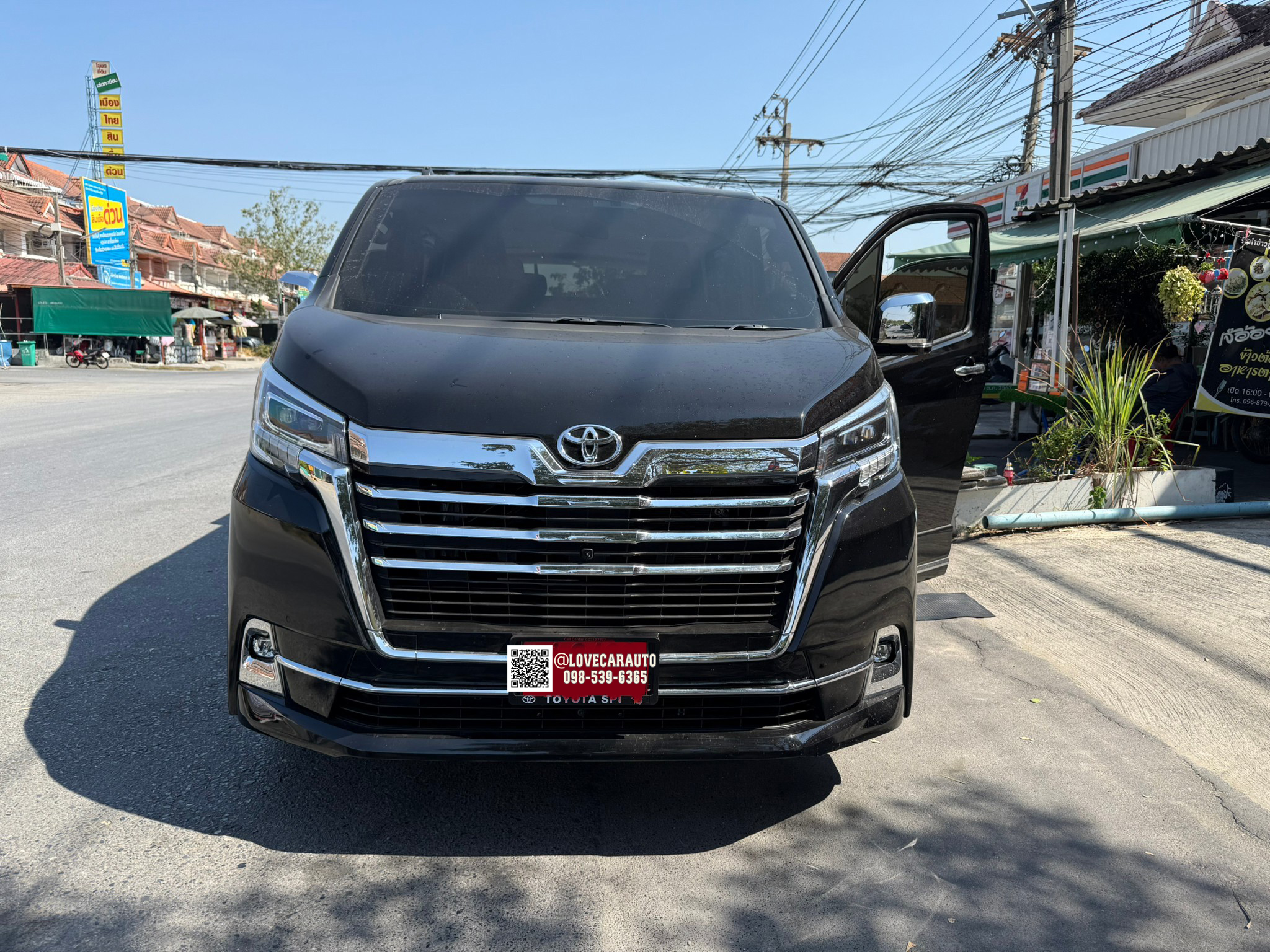 พรมปูพื้นรถตู้ toyota majesty กระดุมเล็กสีเทา