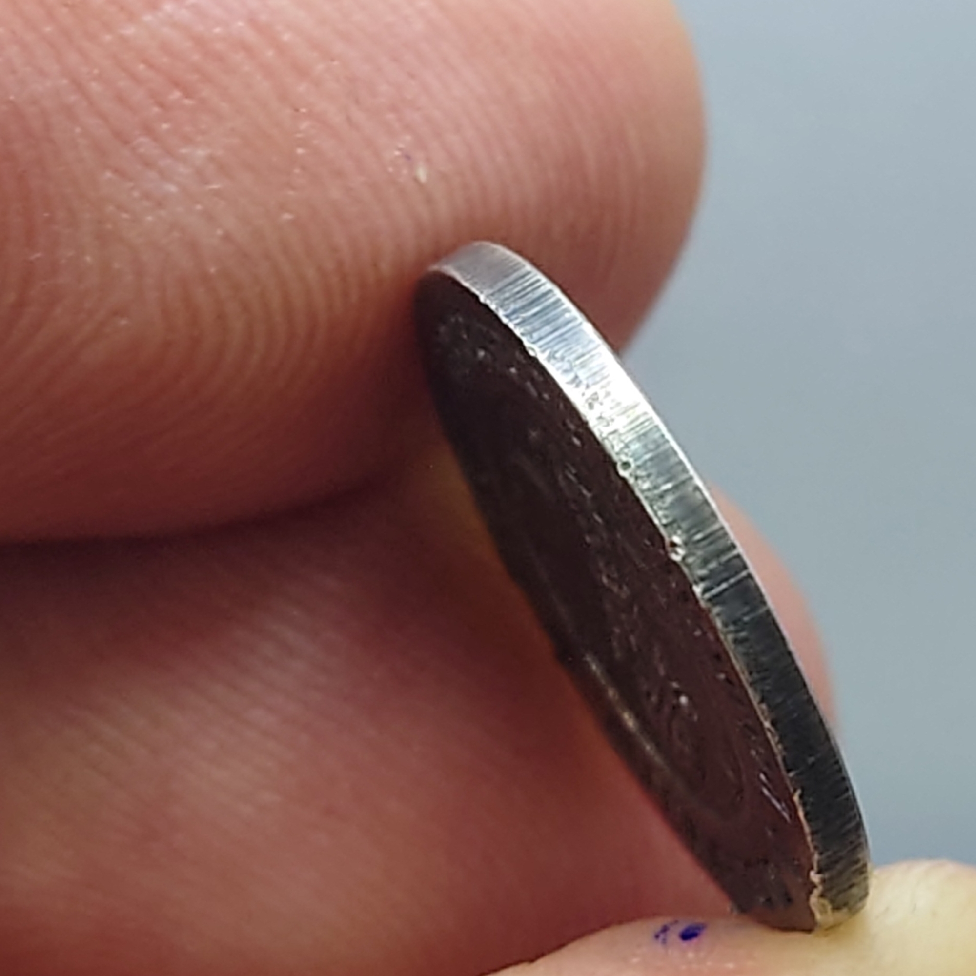 เหรียญที่ระลึก คุ้มเกล้า เนื้อเงิน พิมพ์เล็ก หายาก 2522 พร้อมซองเดิม