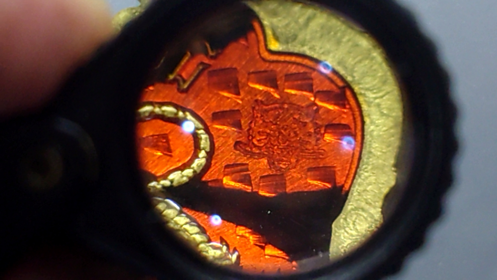 เหรียญเสมา เสือคาบดาบ รุ่น1 เนื้อทองระฆัง ตอกพิเศษ แจกกรรมการ ลงยาลายเสือ หน้า หลัง ขอบแดง จีวรส้ม หลวงพ่อพัฒน์ วัดห้วยด้วน โคท 450