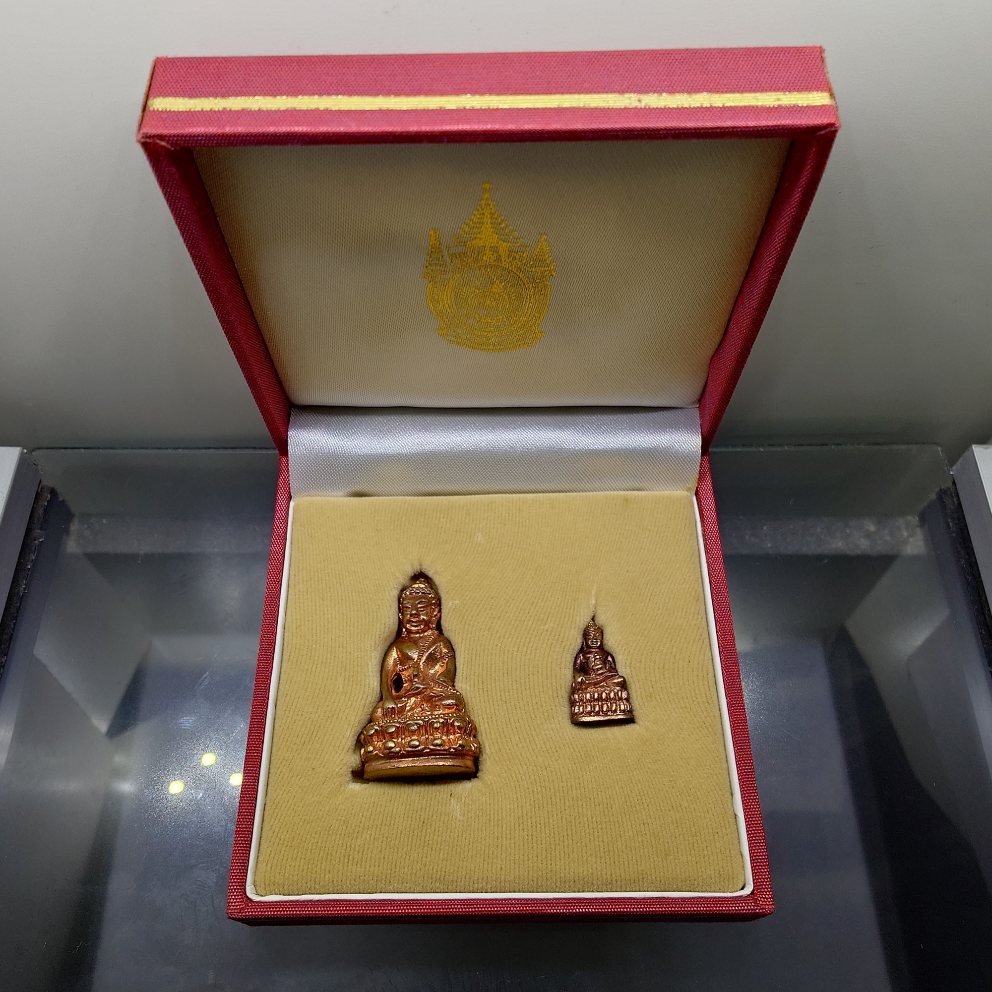 พระกริ่งพระชัยวัฒน์ มหาราช 80 พรรษา รัชกาลที่9 เนื้อนวะโลหะ สมเด็จพระเทพฯ ทรงเททอง ธนาคารออมสิน จัดสร้าง วัดบวรนืเวศวิหาร ปี2550 พร้อมกล่องเดิม