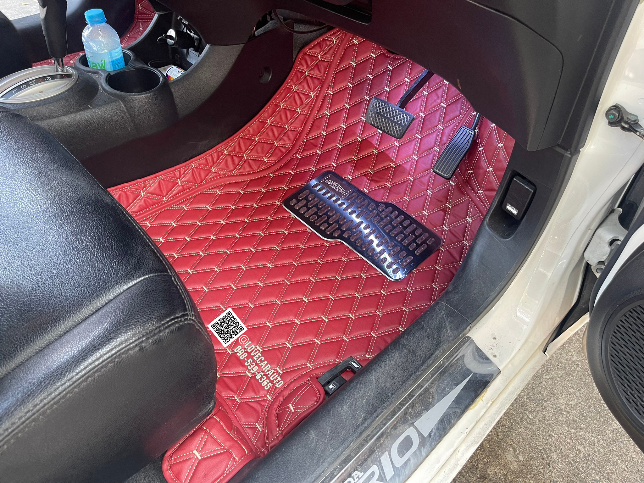 พรมปูพื้นรถยนต์6D Honda Biro สีแดงไวน์ด้ายทอง