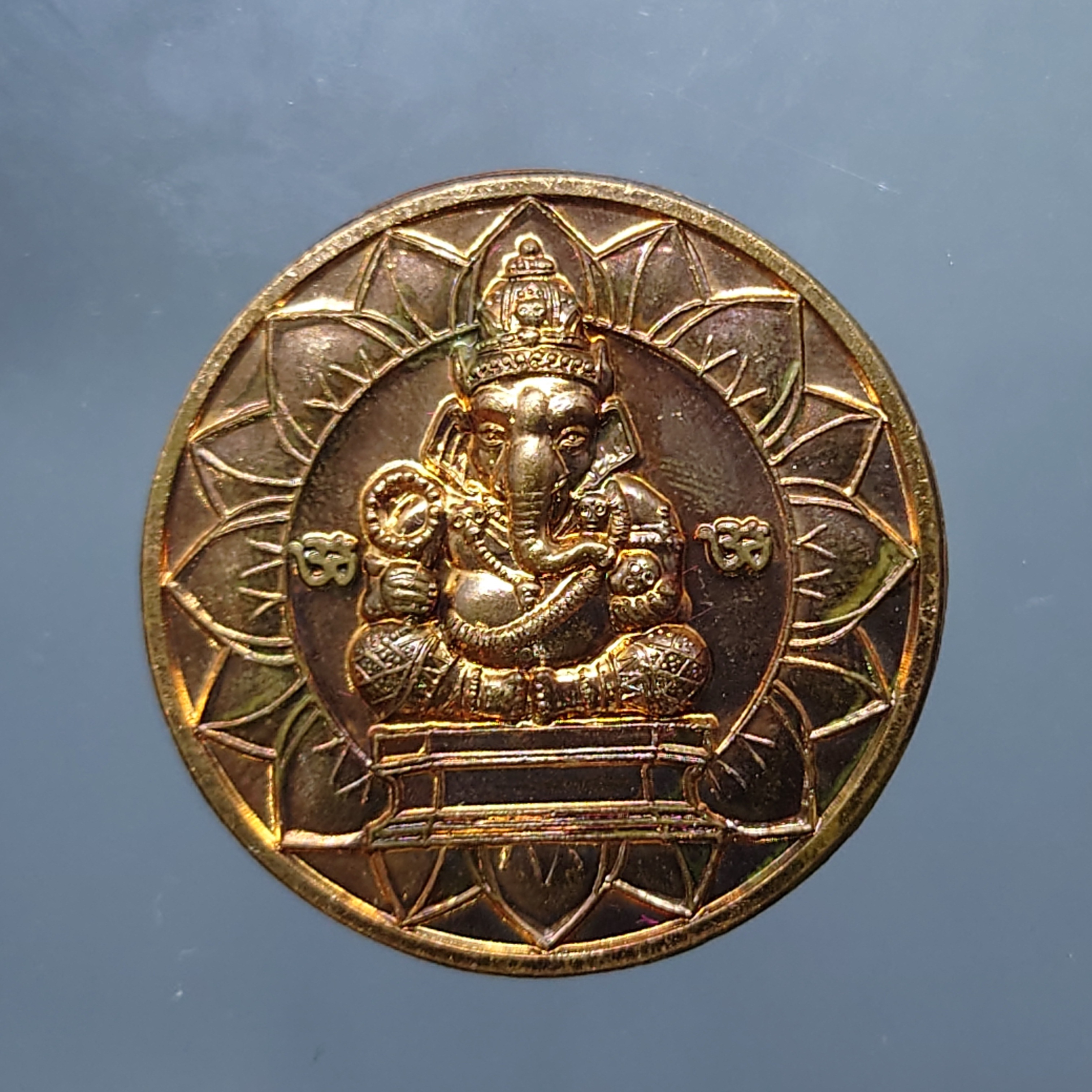 เหรียญพระพิฆเนศวร รุ่น ฉลอง 100 ปี พระราชวังสนามจันทร์ เนื้อทองแดง สำนักพระราชวัง จัดสร้าง พ.ศ.2550 พร้อมกล่องเดิม หายาก