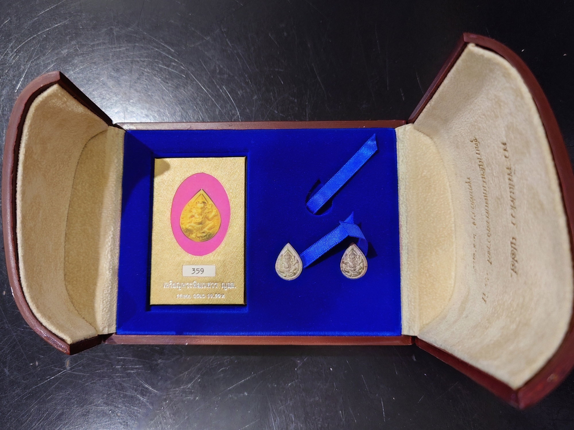 เหรียญพระพิฆเนศวร ญสส รุ่นกาญจนาภิเษก พิมพ์เล็ก เนื้อเงิน และเนื้อทองทิพย์ วัดบวรนิเวศวิหาร พ.ศ.2538 พร้อมกล่องชุดทองคำ