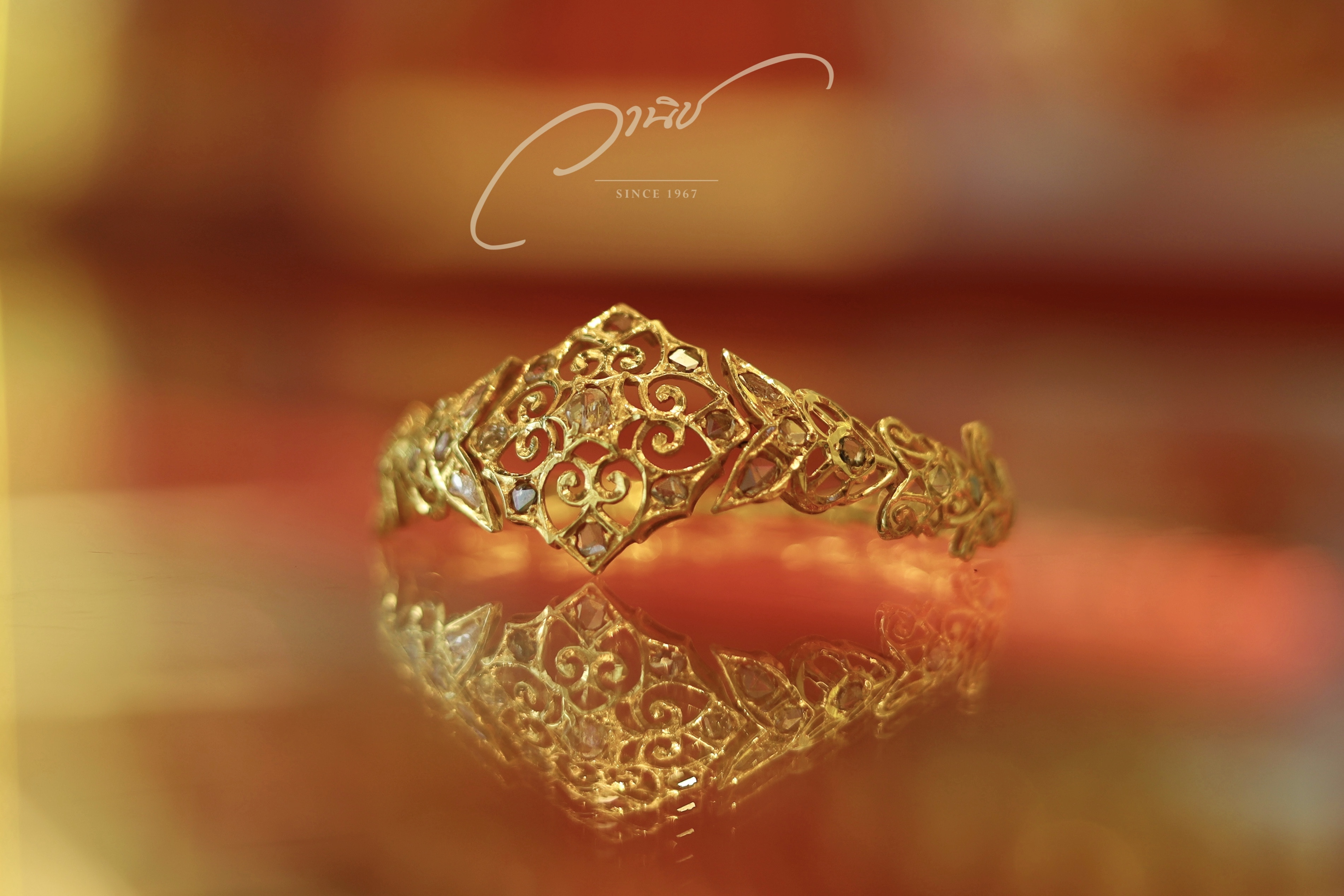 สร้อยข้อมือทองคำ95% ฝังเพชรซีก สวยแกะลายสวย หรูหรา