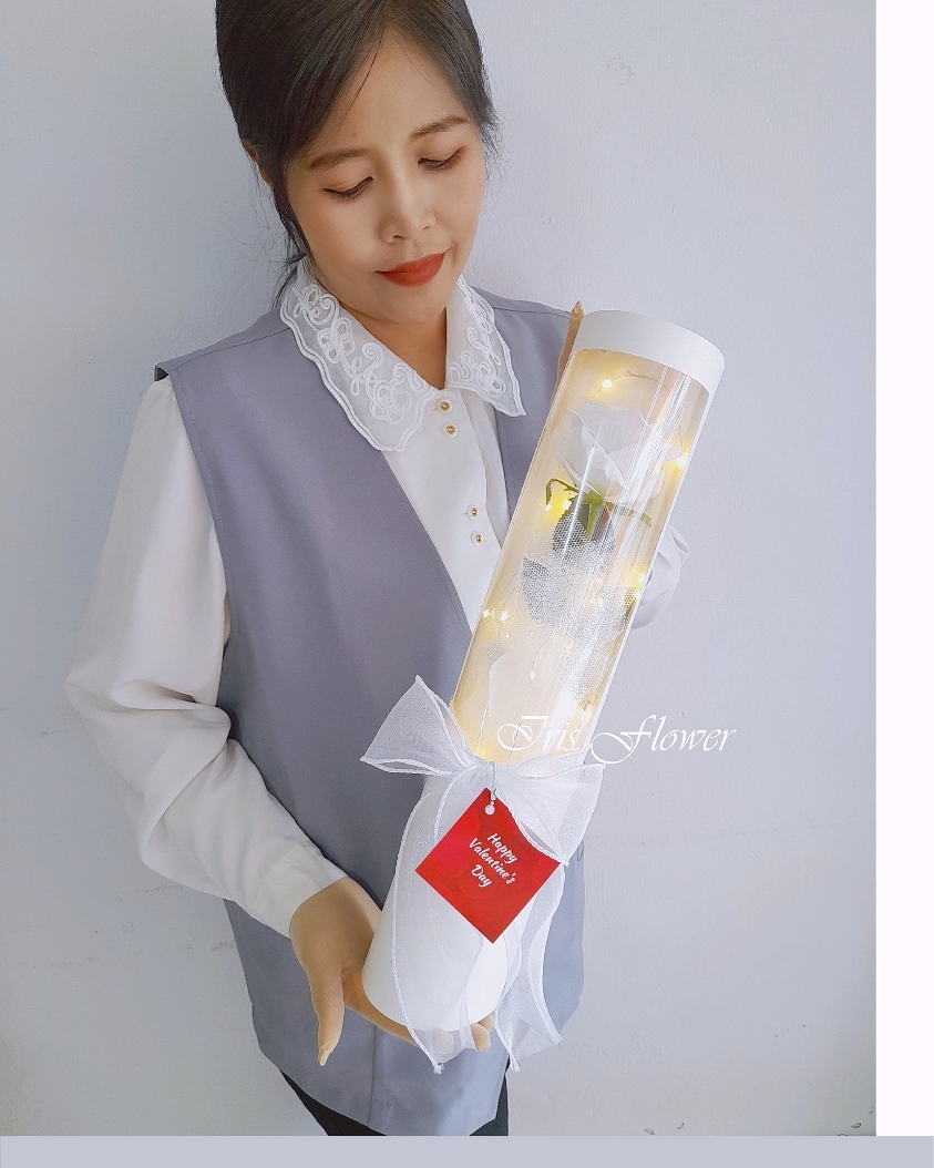 กล่องดอกไม้ (ดอกกุหลาบกำมะหยี่ )ประดับไฟ Led