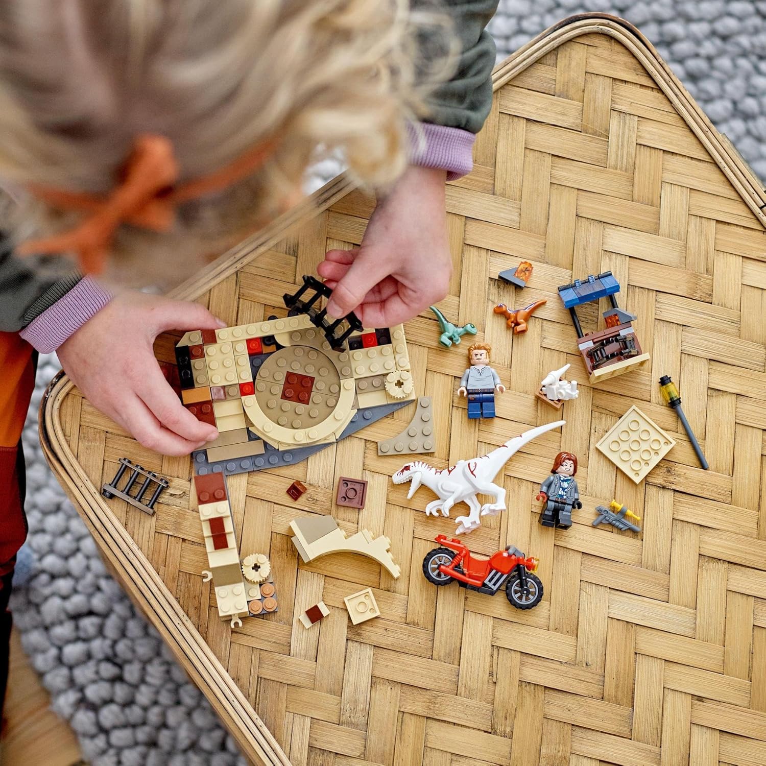 **MTS Toys**เลโก้ Lego 76945 Jurassic World : Atrociraptor Dinosaur: Bike Chase