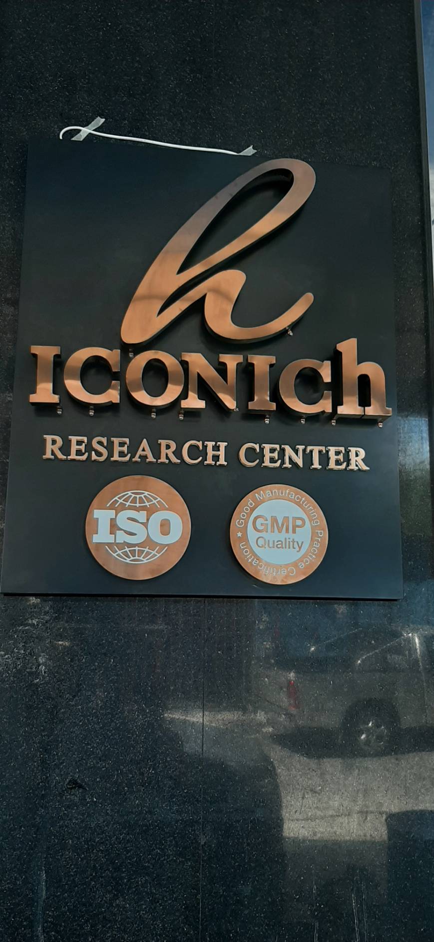รับทำป้ายบริษัท งานป้ายบริษัทอักษรโลหะ งานบริษัทไฟออกหลัง ICONICH