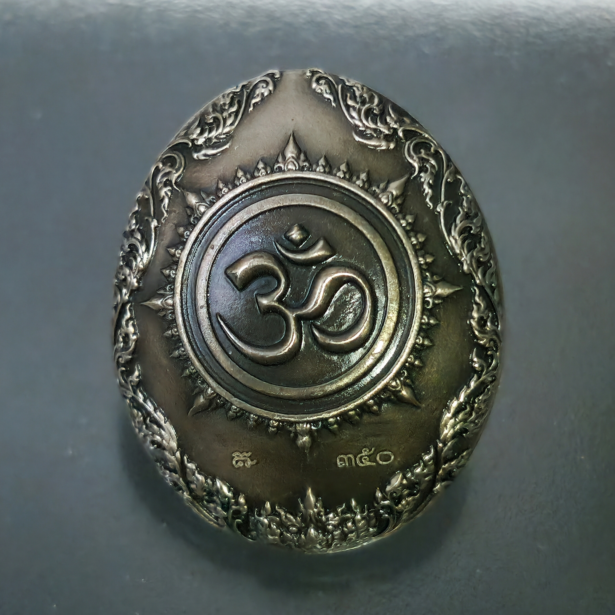 เหรียญหล่อพระพิฆเนศ เนื้อไวท์บรอนซ์รมซาติน องค์ชุบทอง รุ่น คณปติ คเณศแห่งความสำเร็จ หลวงปู่ยูร วัดหนองป่าหมาก ปี64