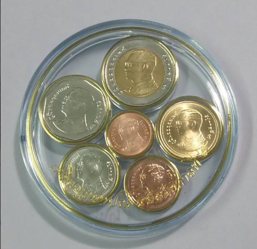 เหรียญ ร9 ครบชุด (6เหรียญ ไม่ผ่านใช้) บรรจุตลับอครีลิค ทรงกลม