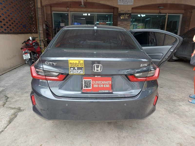 พรมปูพื้นรถยนต์ 7D Honda City 2023 สีแดงไวน์ + ไวนิลสีครีม