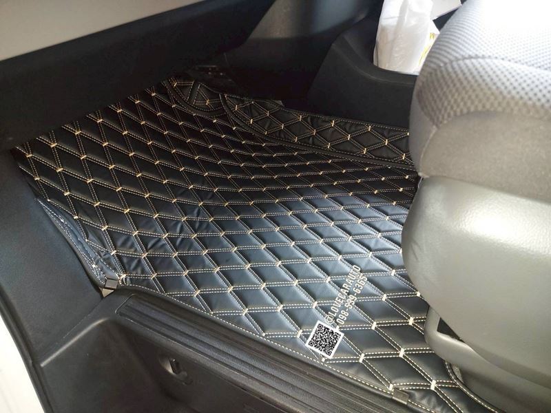 พรมปูพื้นรถยนต์ 6D Toyota Hiace สีดำด้ายทองด้ายคู่