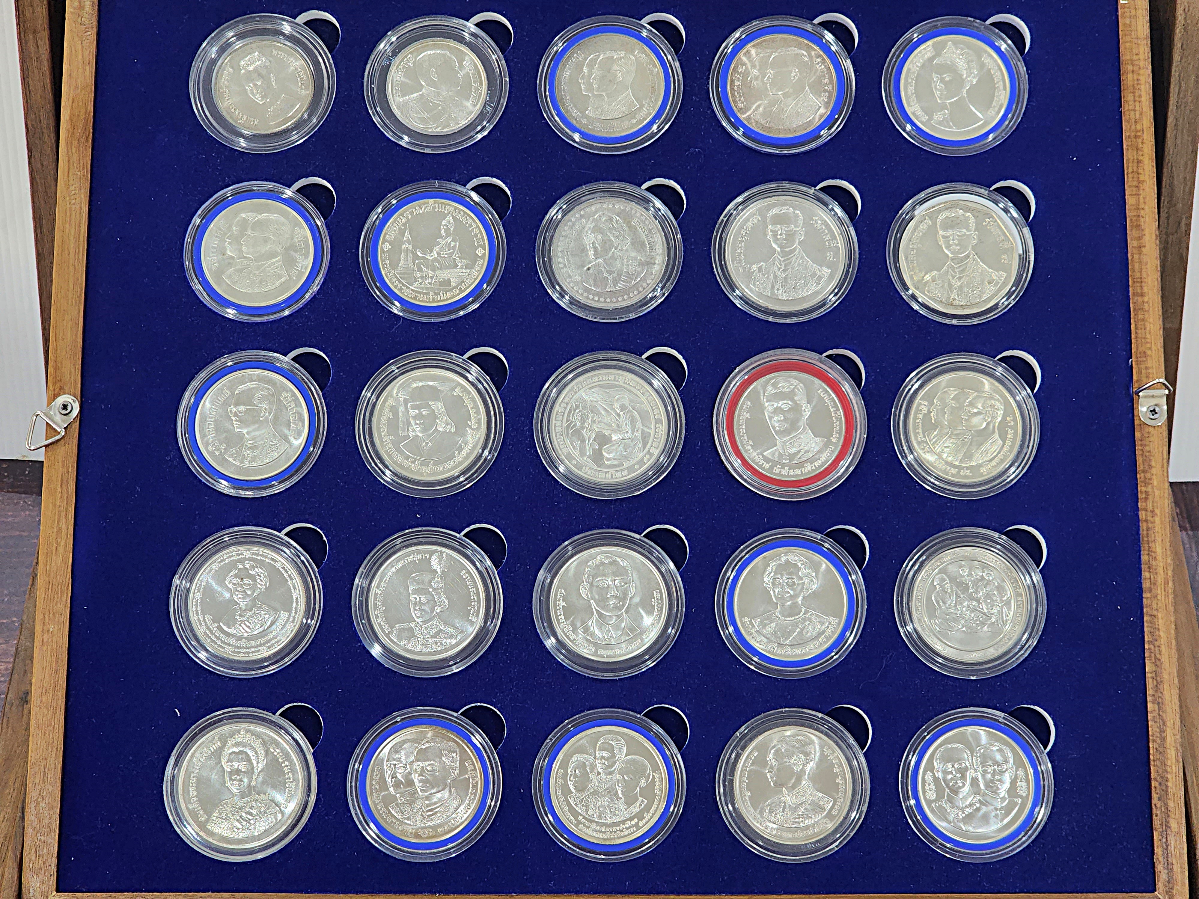 ครบชุด 43 วาระ เหรียญกษาปณ์ที่ระลึก เนื้อเงิน ชนิด 600 บาท ที่ผลิตในสมัยรัชกาลที่9 พร้อมกล่องจัดเก็บเหรียญ