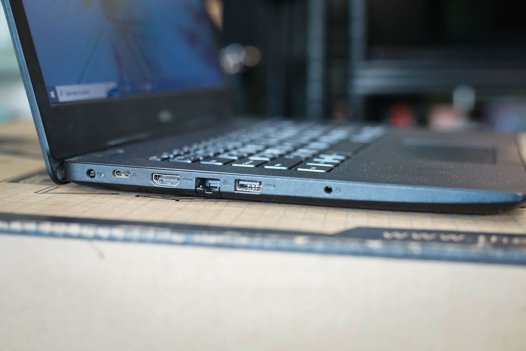 โน๊ตบุ๊คทำงานมือสอง Dell Latitude 3490 i5-8250U RAM 8GB SSD 120 GB