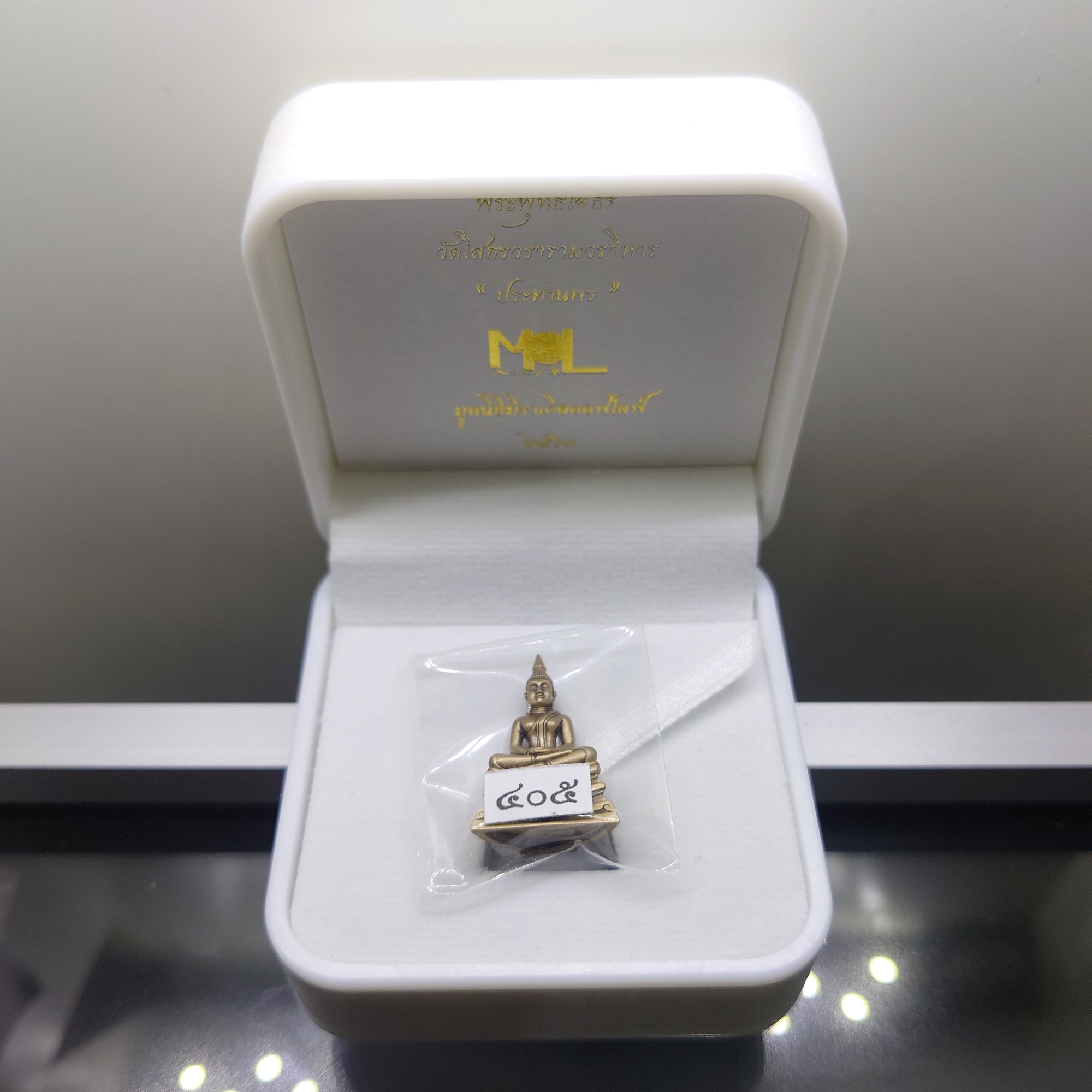 พระกริ่ง พระพุทธโสธร เนื้อบรอนซ์นอกซาติน พิมพ์กลาง รุ่นประทานพร จัดสร้างโดย มิราเคิลออฟไลฟ์ ปี2563 กล่องเดิม