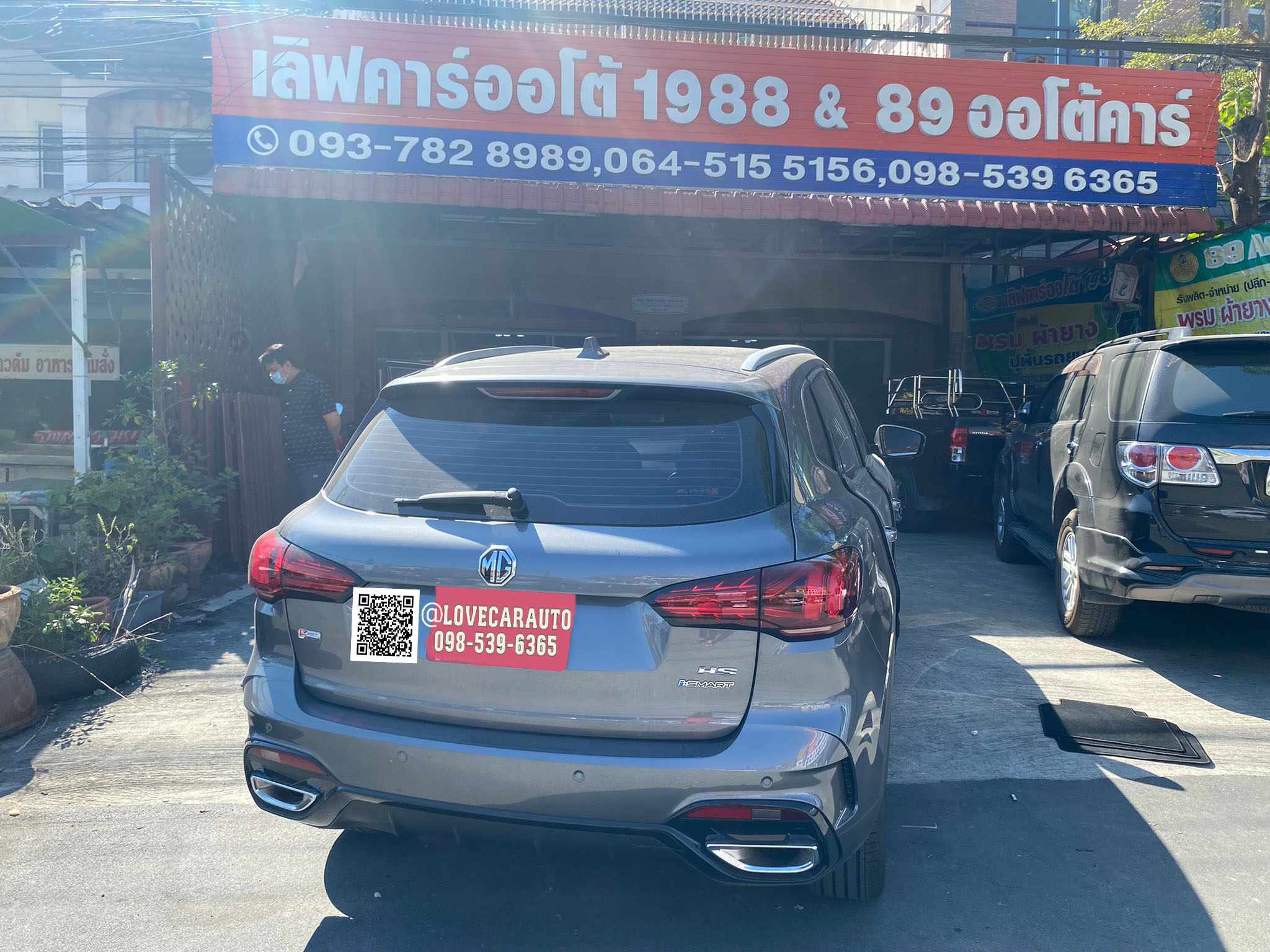 พรมปูพื้นรถยนต์ 8D MG HS 2022 สีดำด้ายดำ + ไวนิลดำ