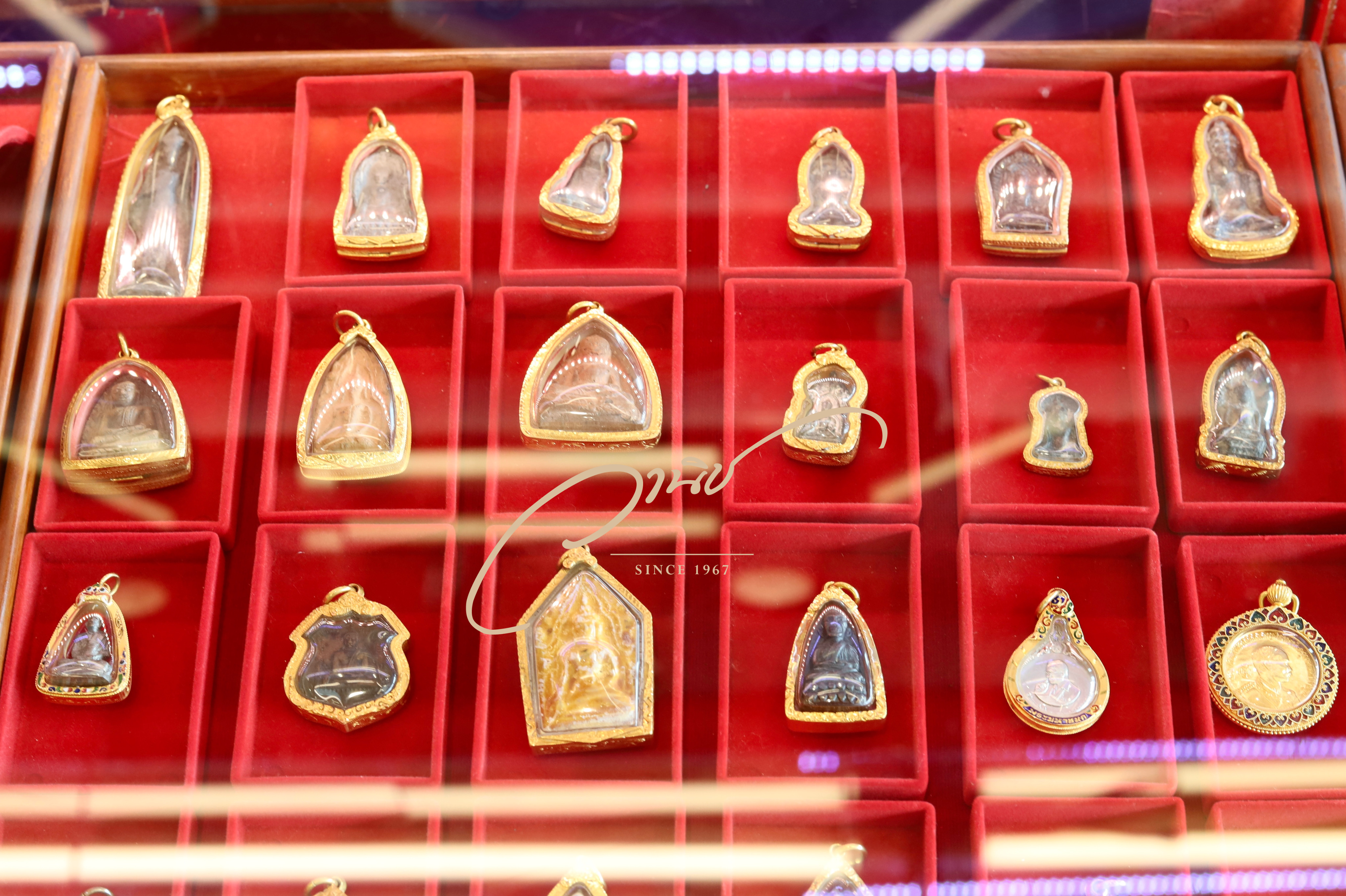 ร้านเลี่ยมพระในอยุธยา รับเลี่ยมพระกันน้ำ รอรับได้เลย ร้านอยู่ในตัวเมืองอยุธยา (ห้างทองทองดี)