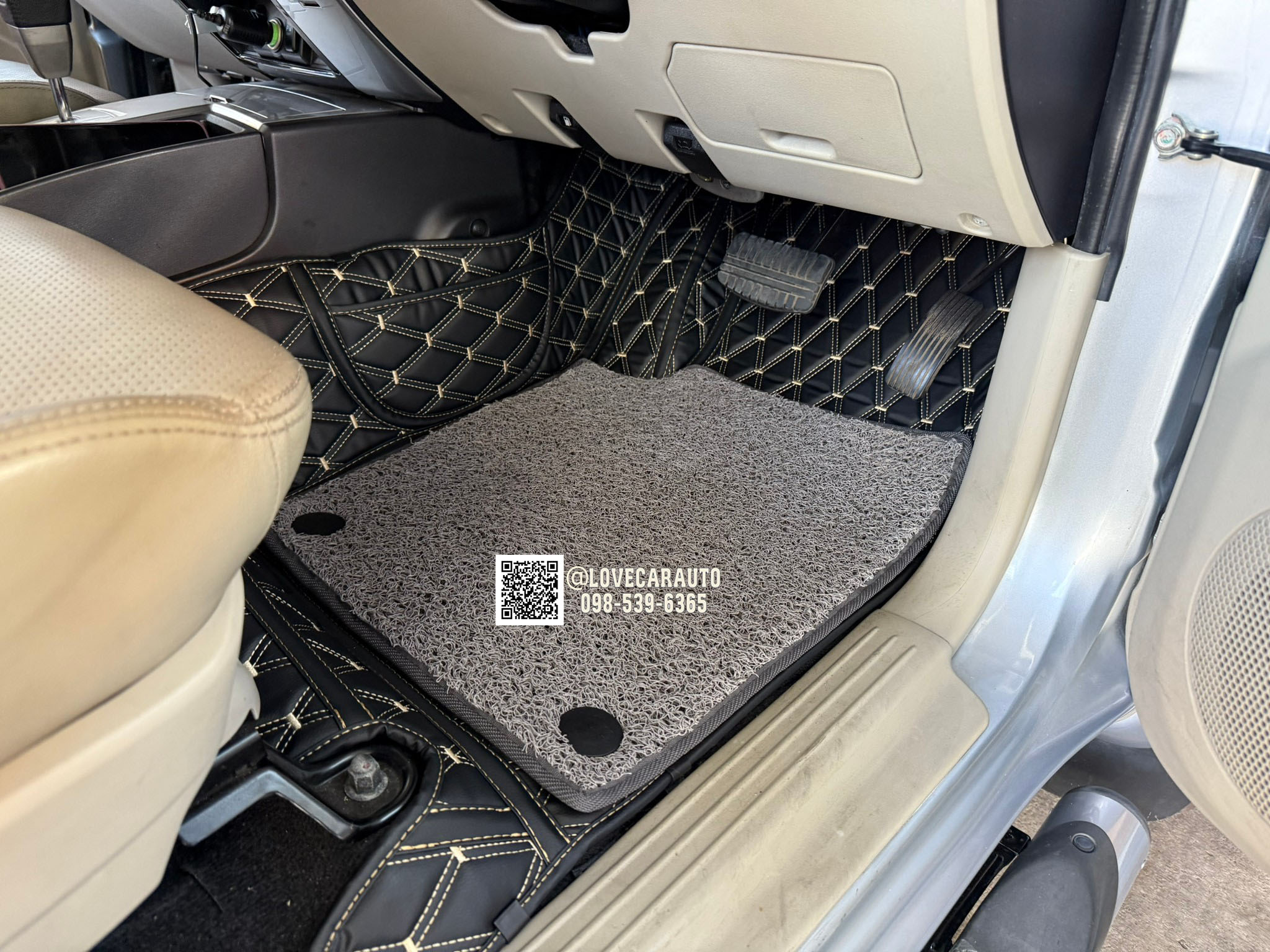 พรมปูพื้นรถยนต์ 7D Mitsubishi Pajero 2011 VVIP ด้ายคู่ สีดำด้ายทอง + ไวนิลเทา