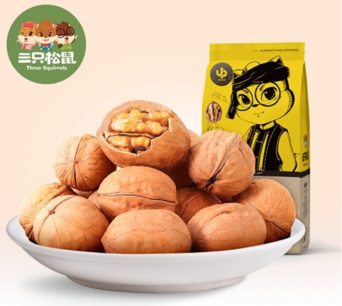 ถั่ววอลนัทอบกรอบ ตรากระรอก 三只松鼠 (210 g)