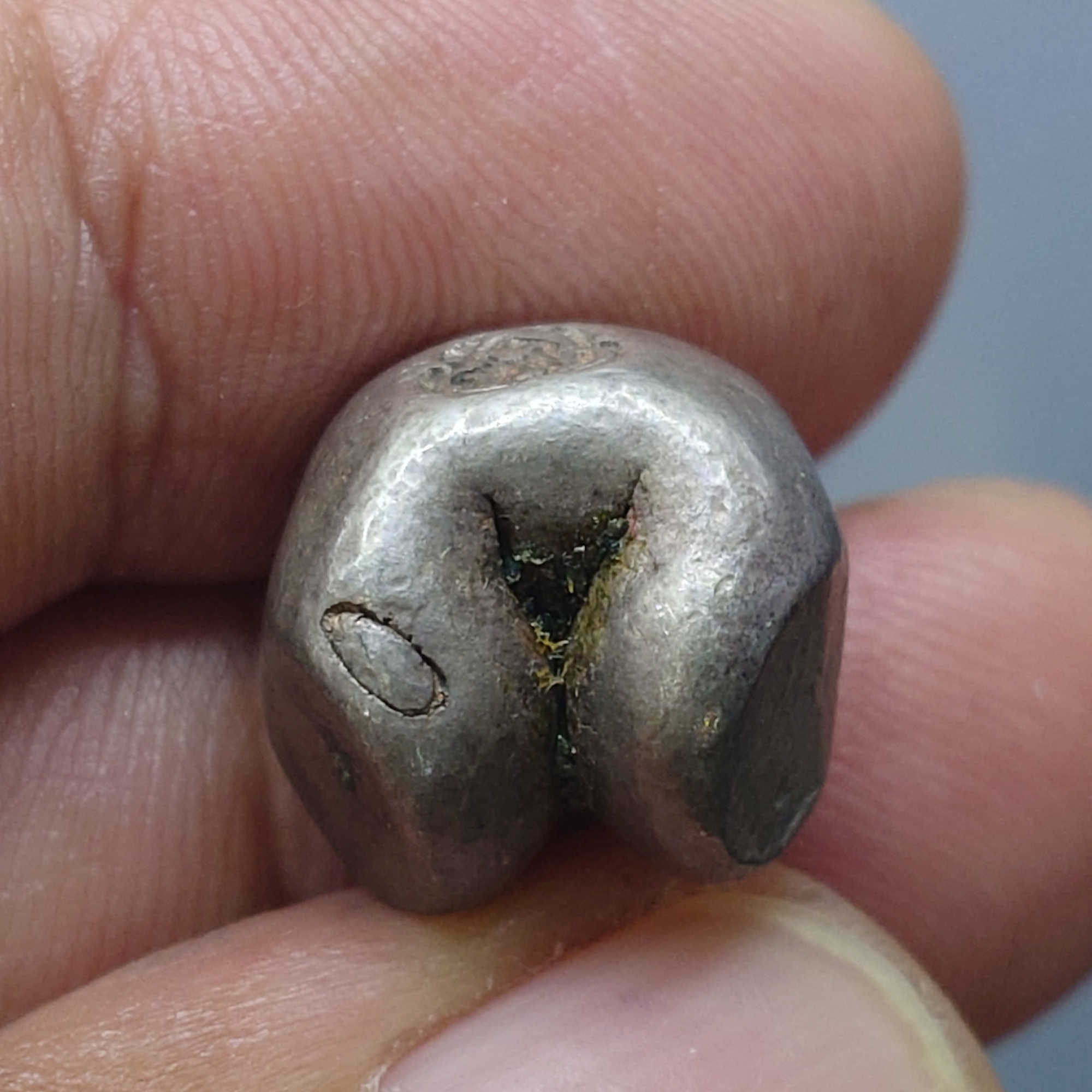 พดด้วง ขนาด 1 บาท ตราบัวยันต์ สมัยอยุธยา สภาพสวย