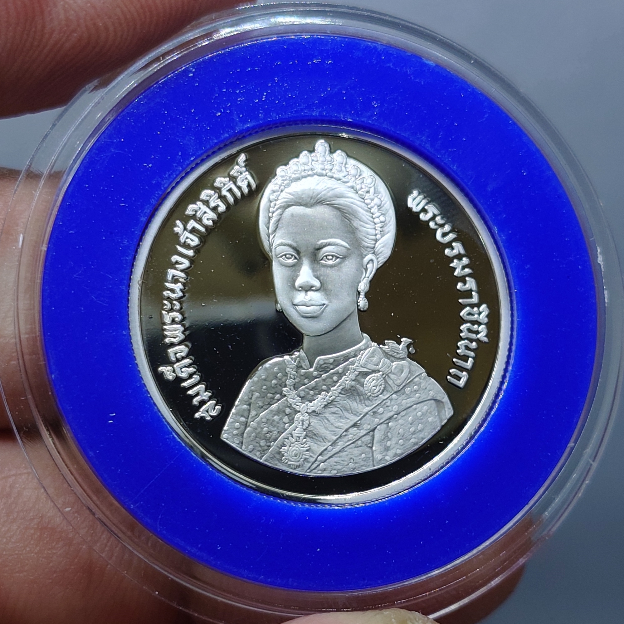 เหรียญเงินขัดเงา ครบชุด 3 ขนาด ที่ระลึกเฉลิมพระชนมพรรษา 5 รอบ สมเด็จพระนางเจ้าสิริกิติ์ พระบรมราชินีนาถ พ.ศ.2535 ไม่ผ่านใช้