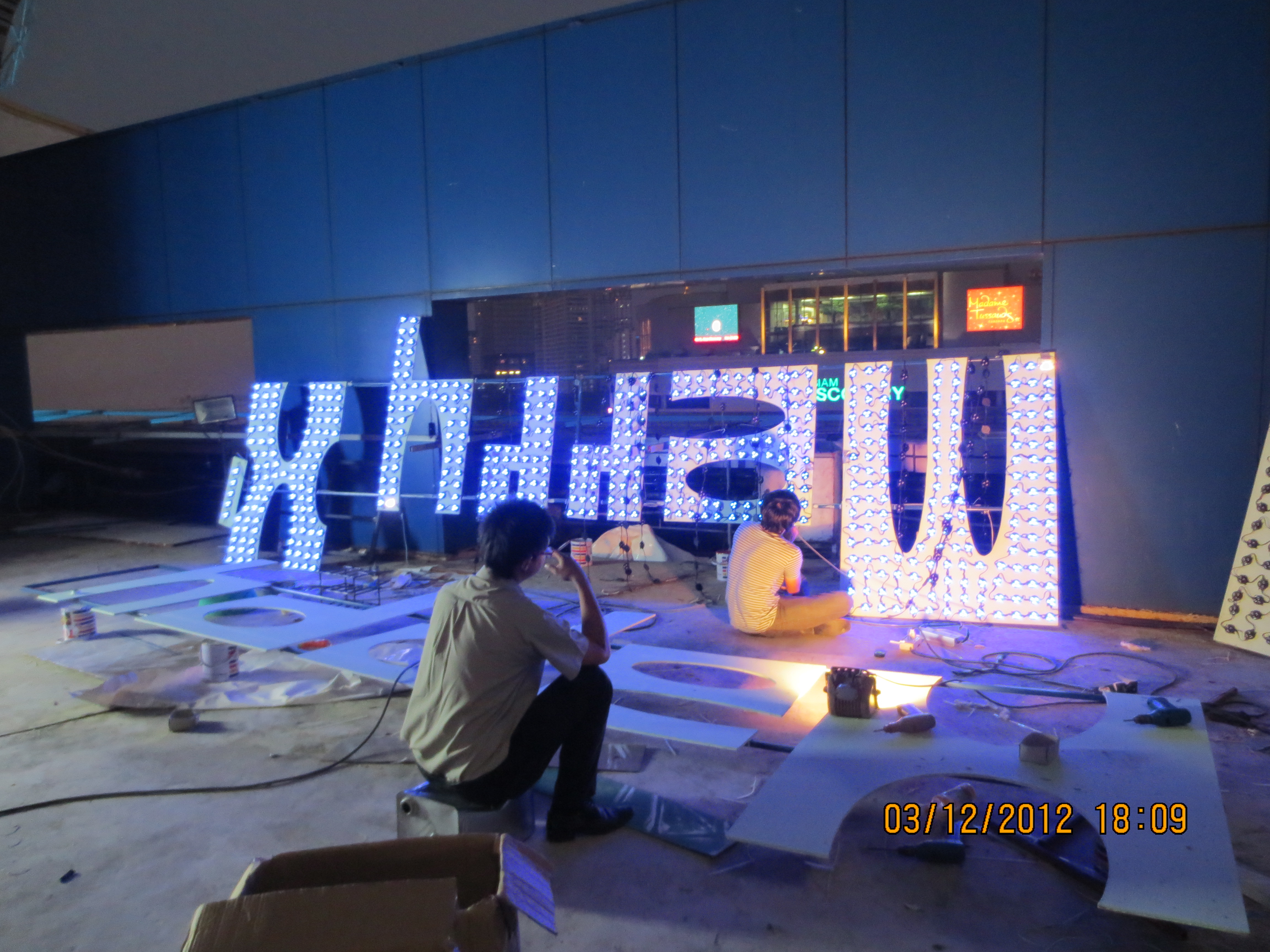 ป้ายไฟปิงปองRGB งานMERRY CHRISTMAS ปี2012 ตึกMBK