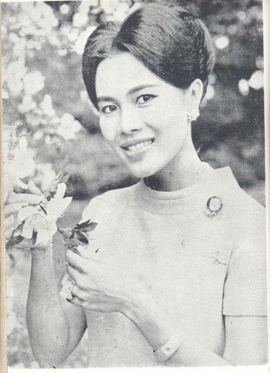 สมเด็จพระนางเจ้าสิริกิติ์ พระบรมราชินีนาถ โดย กองบรรณาธิการ นสพ.เสรีรัฐ