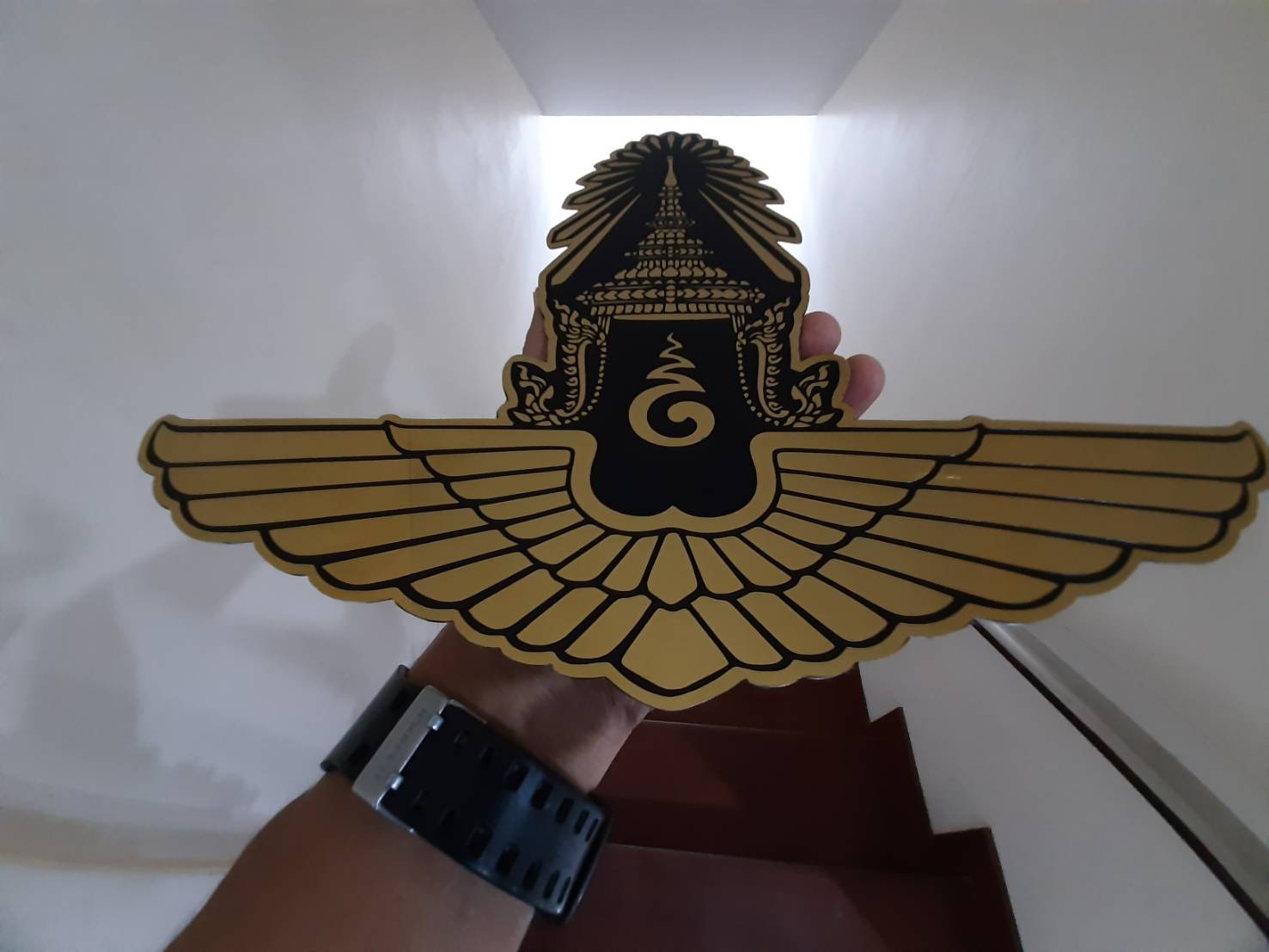 ป้ายโลโก้สแตนเลสทองเงากัดกรดลงสีดำ