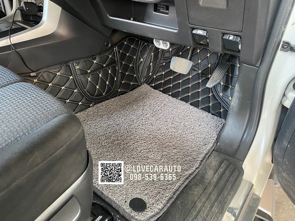 พรมปูพื้นรถยนต์ 7D Isuzu Dmax 4Door 2022 สีดำด้ายทอง+ไวนิลเทา